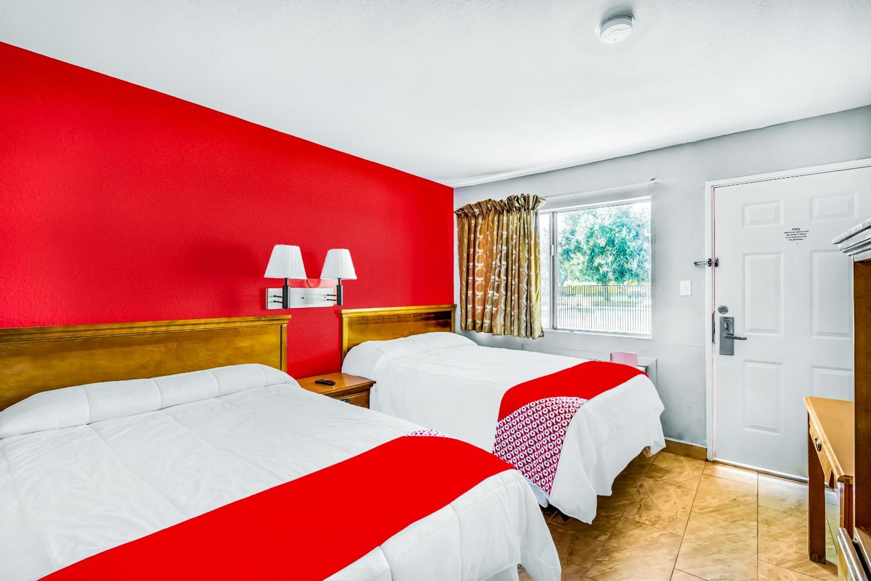 Double Room with Two Double Beds - Photo 12