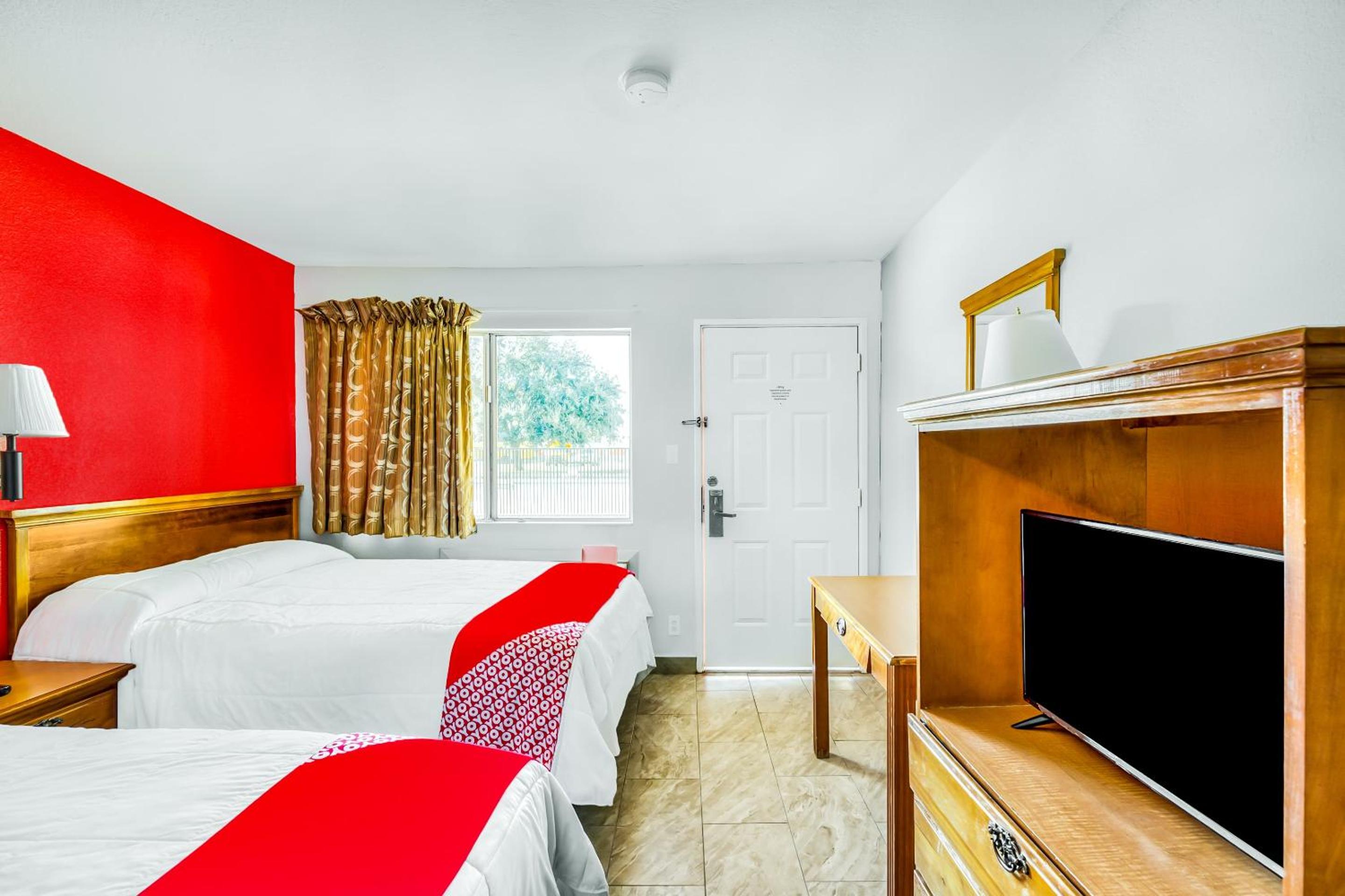Double Room with Two Double Beds - Photo 8