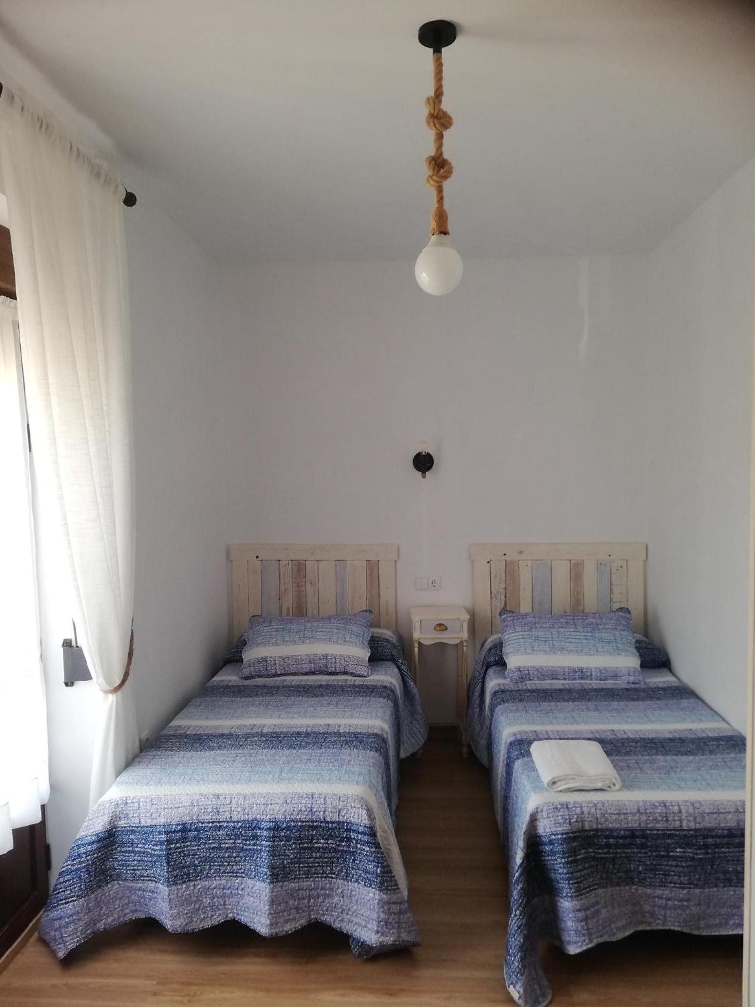 Double Room with Balcony - Photo 3