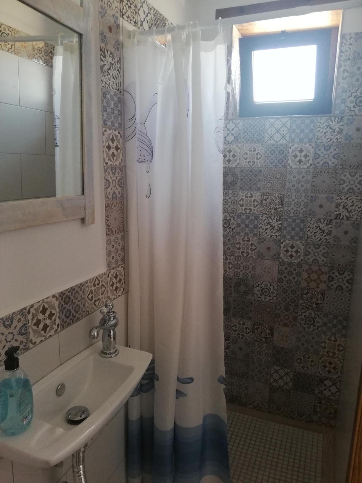Double Room with Balcony - Photo 6