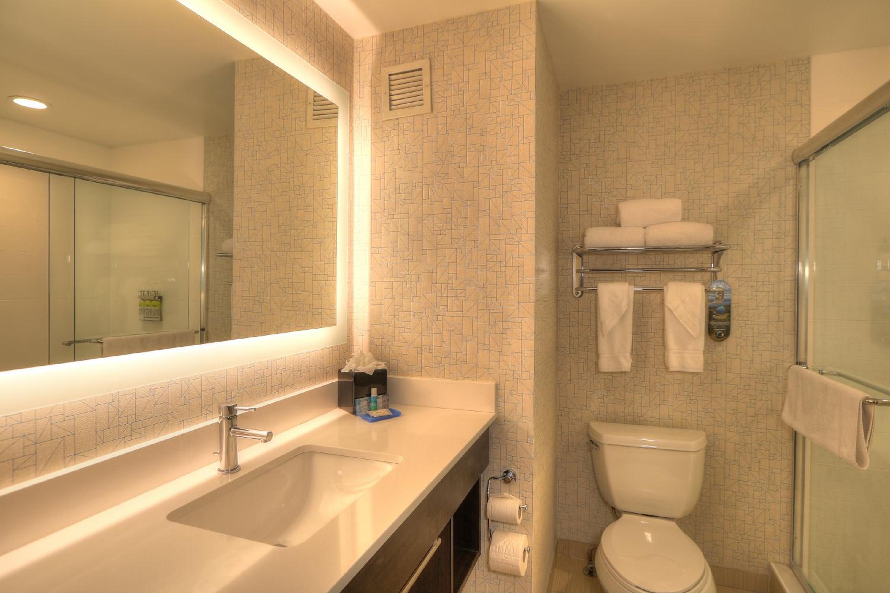 Standard King Room - Photo 6