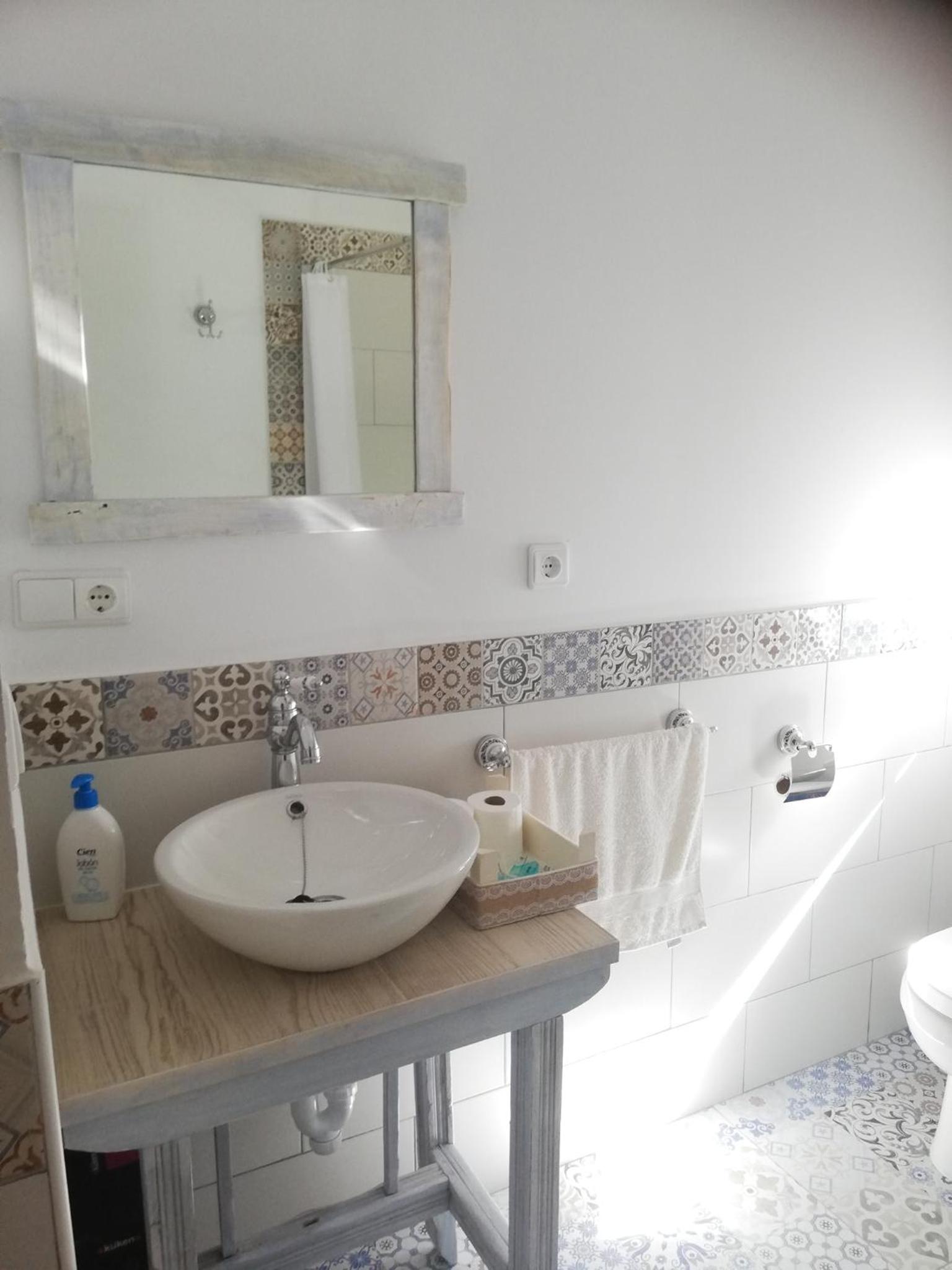 Twin Room with Private Bathroom photo 3
