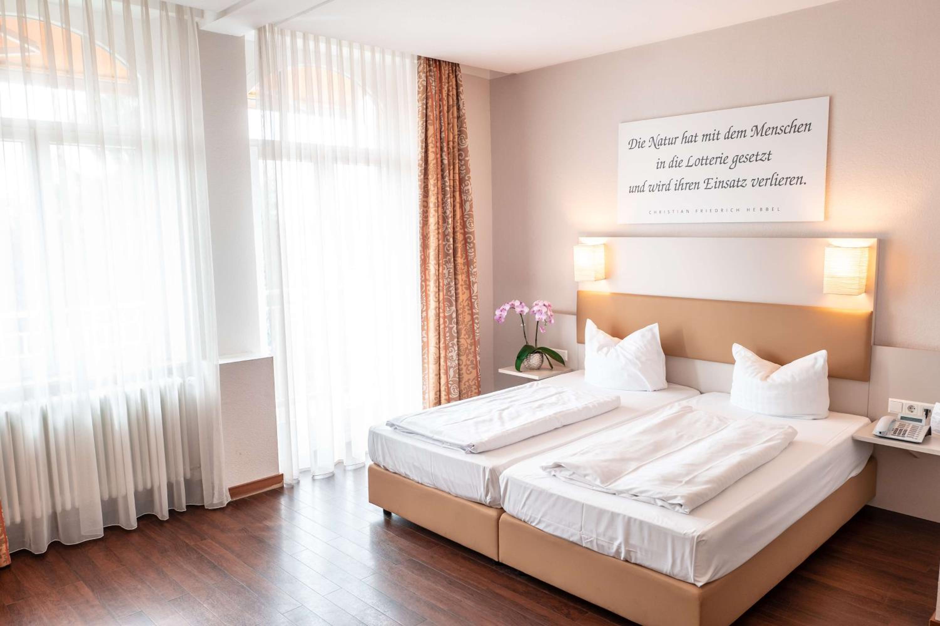 Superior Double Room with Balcony - Photo 3