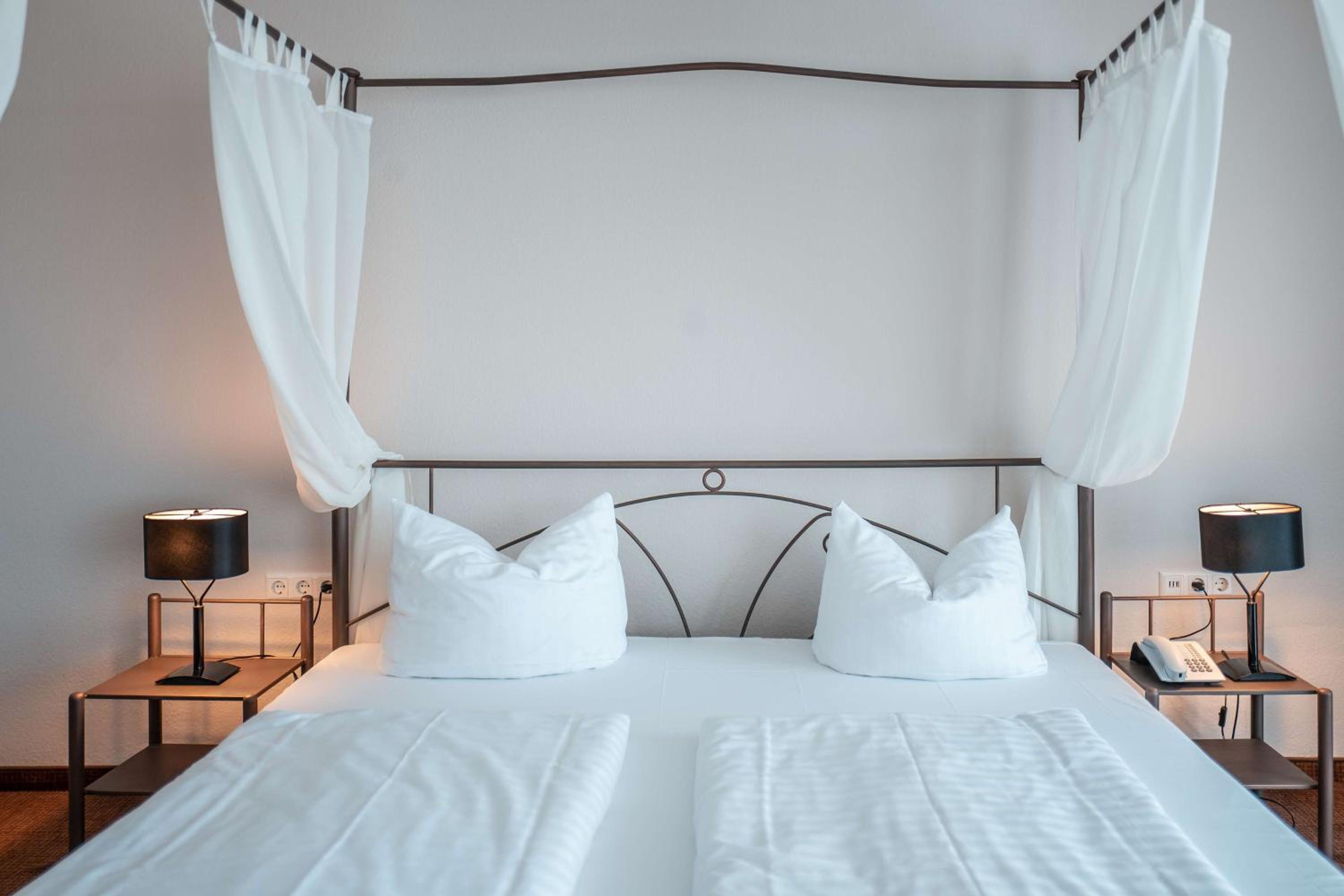 Junior Suite with Balcony - Photo 6