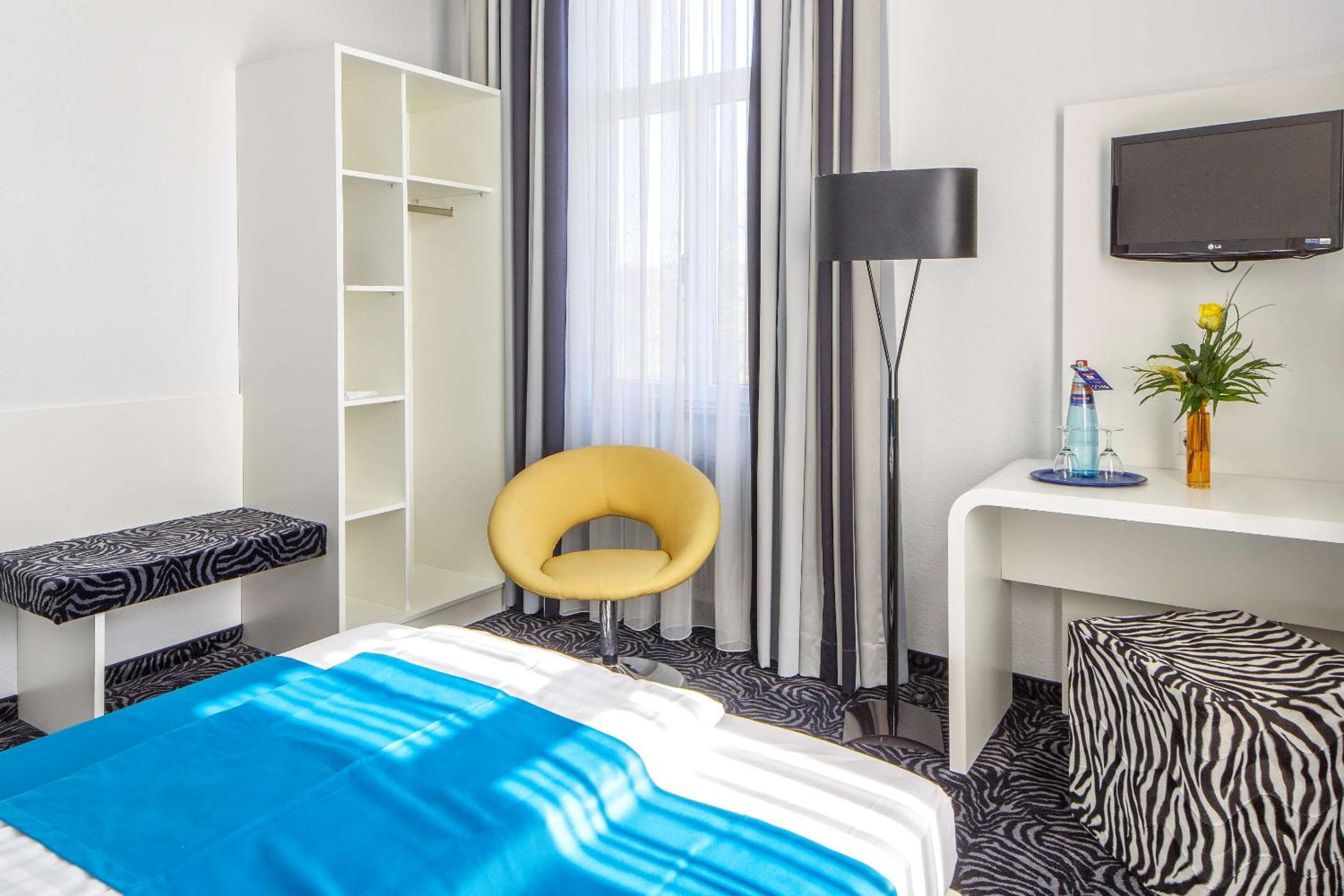 Standard Single Room - Photo 6