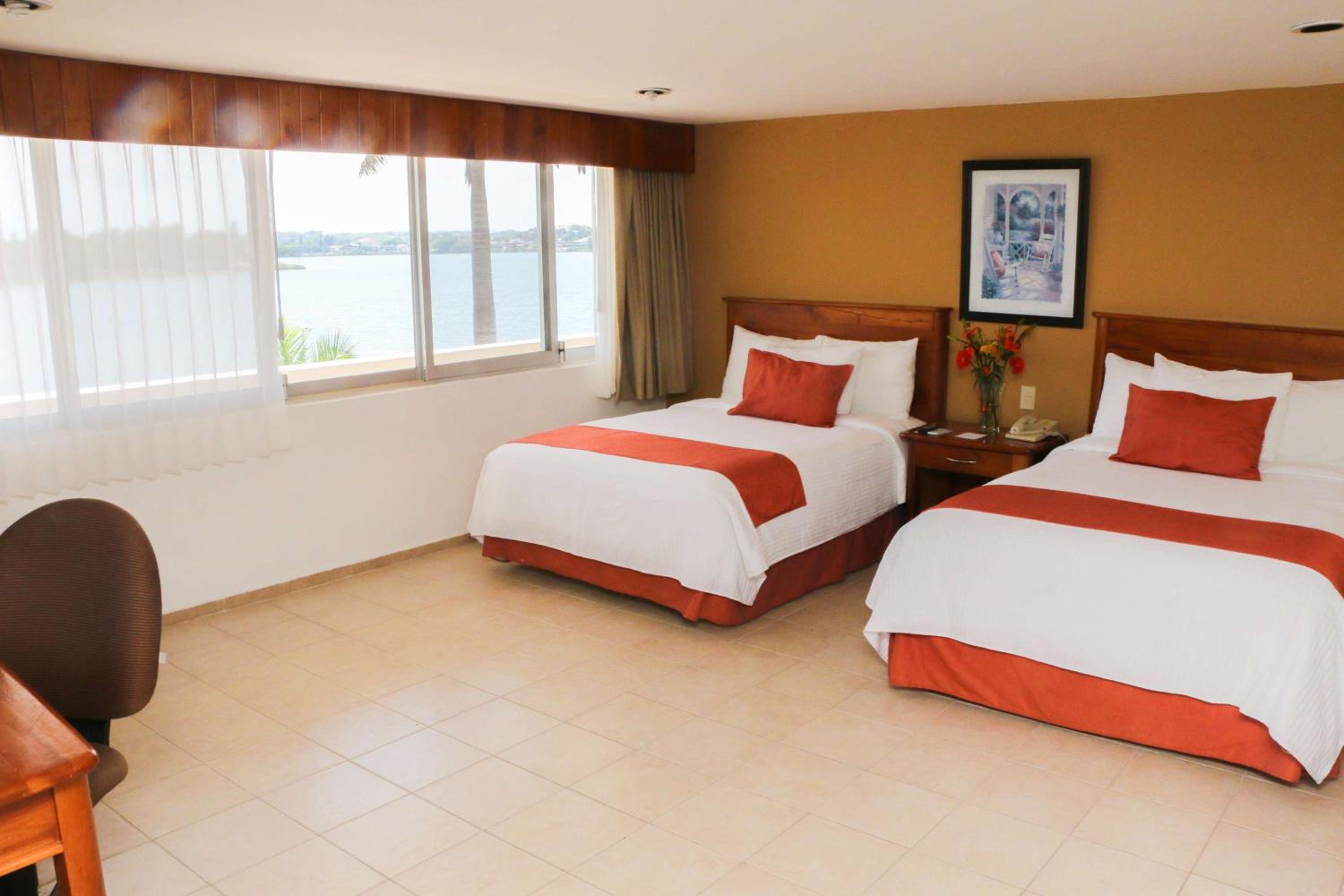 Double Room with Two Double Beds - Photo 4