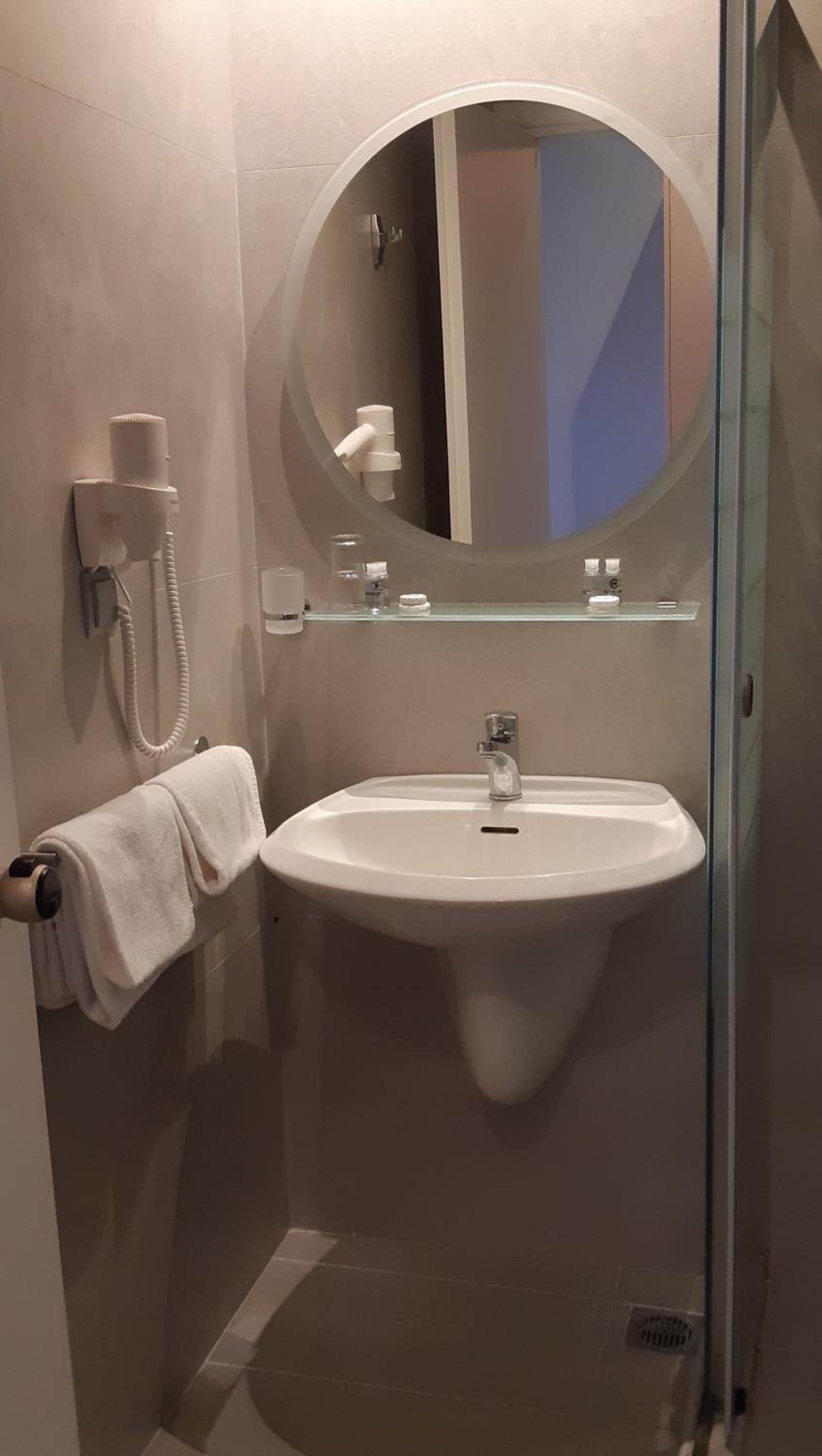 Standard Triple Room - Photo 5
