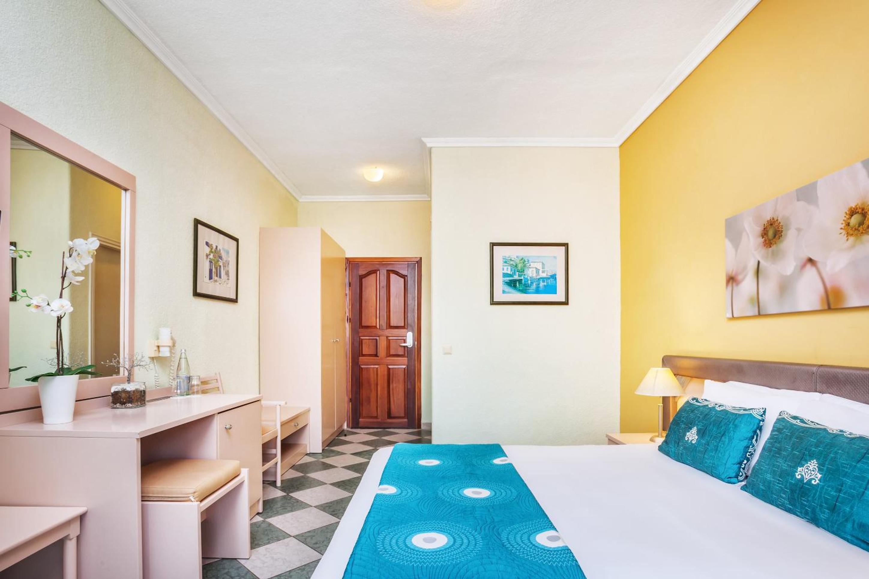 Standard Double Room - Photo 2