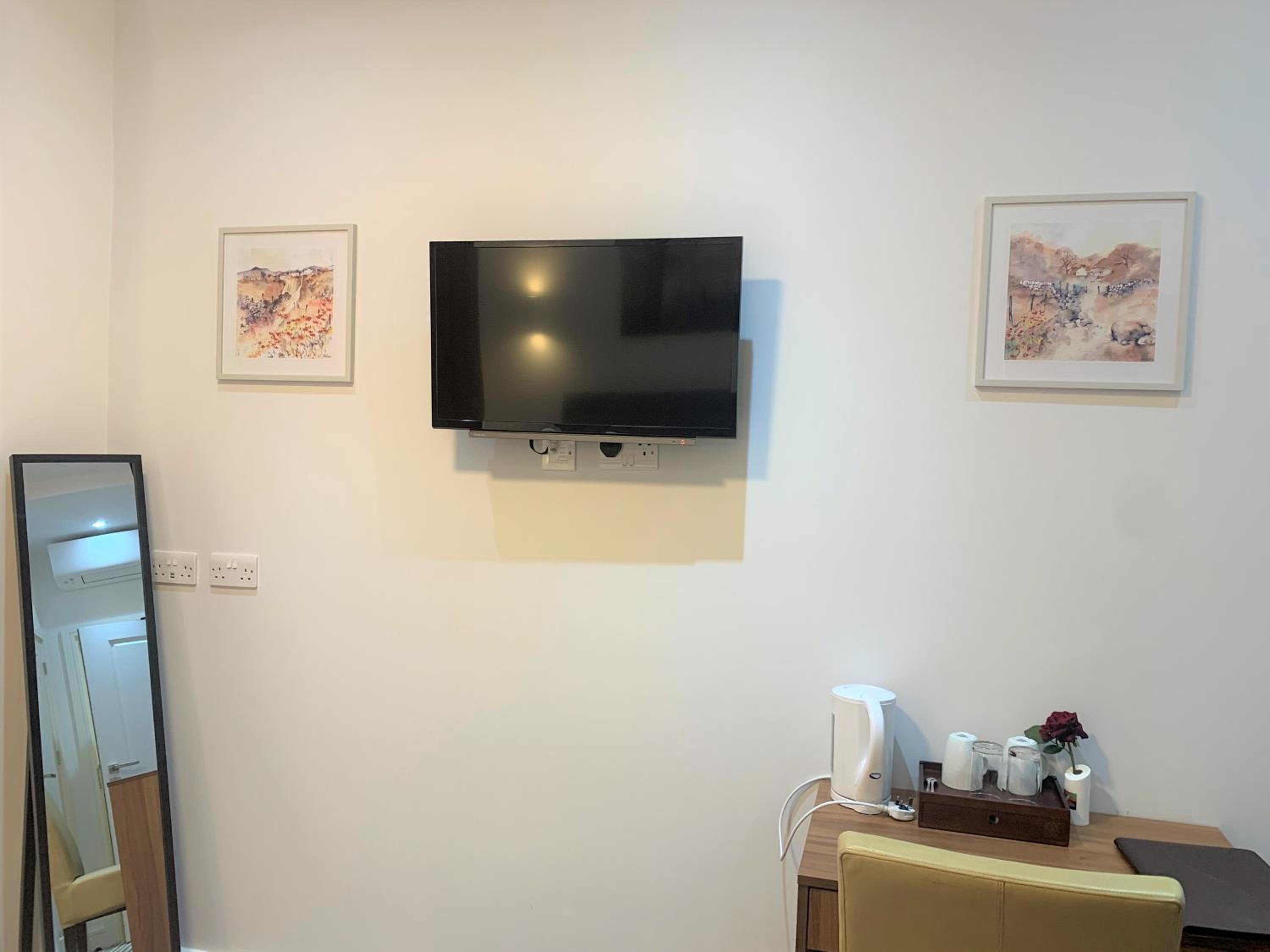 Standard Double Room - Photo 6