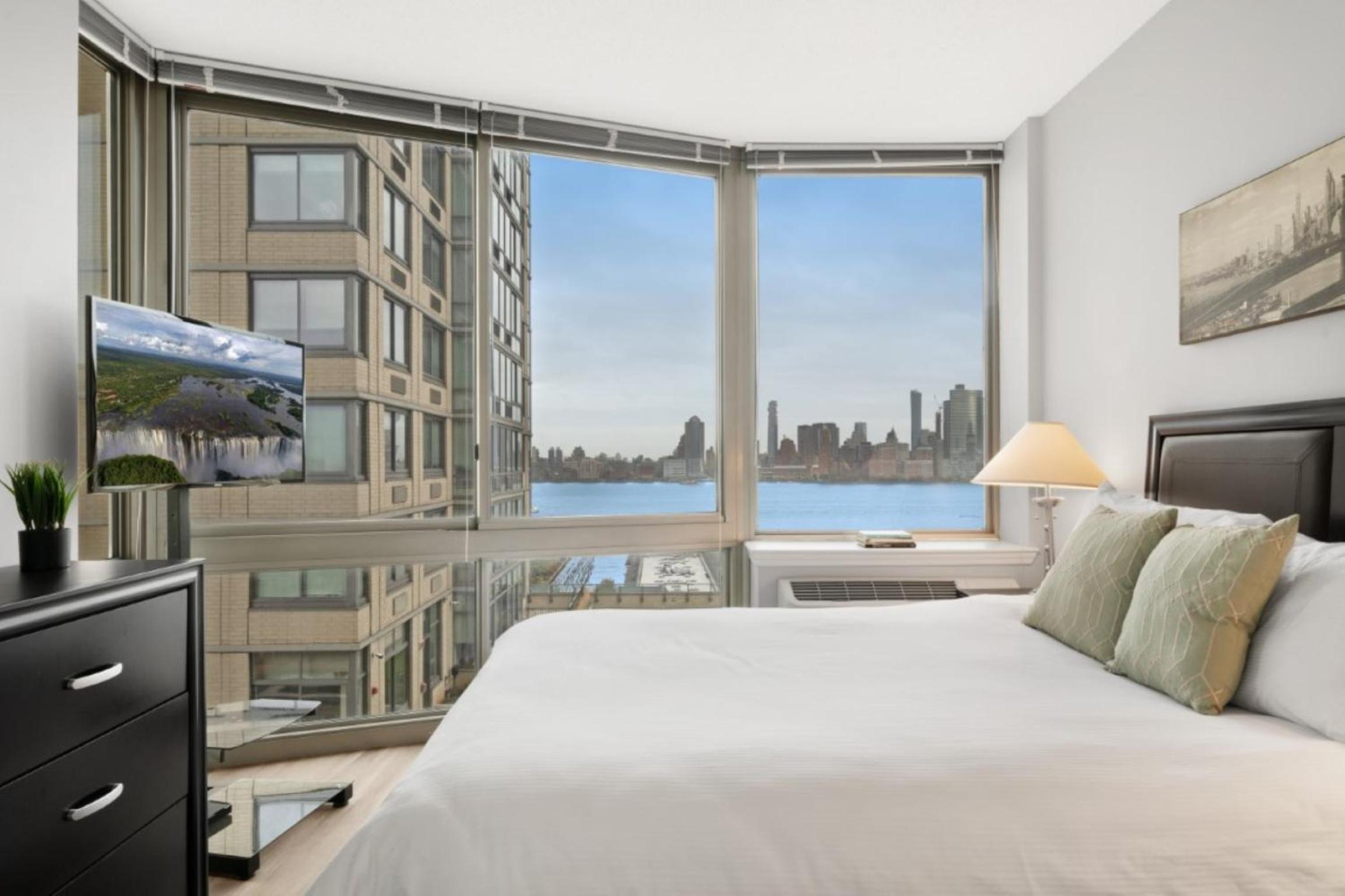 One-Bedroom Apartment with River View photo 2