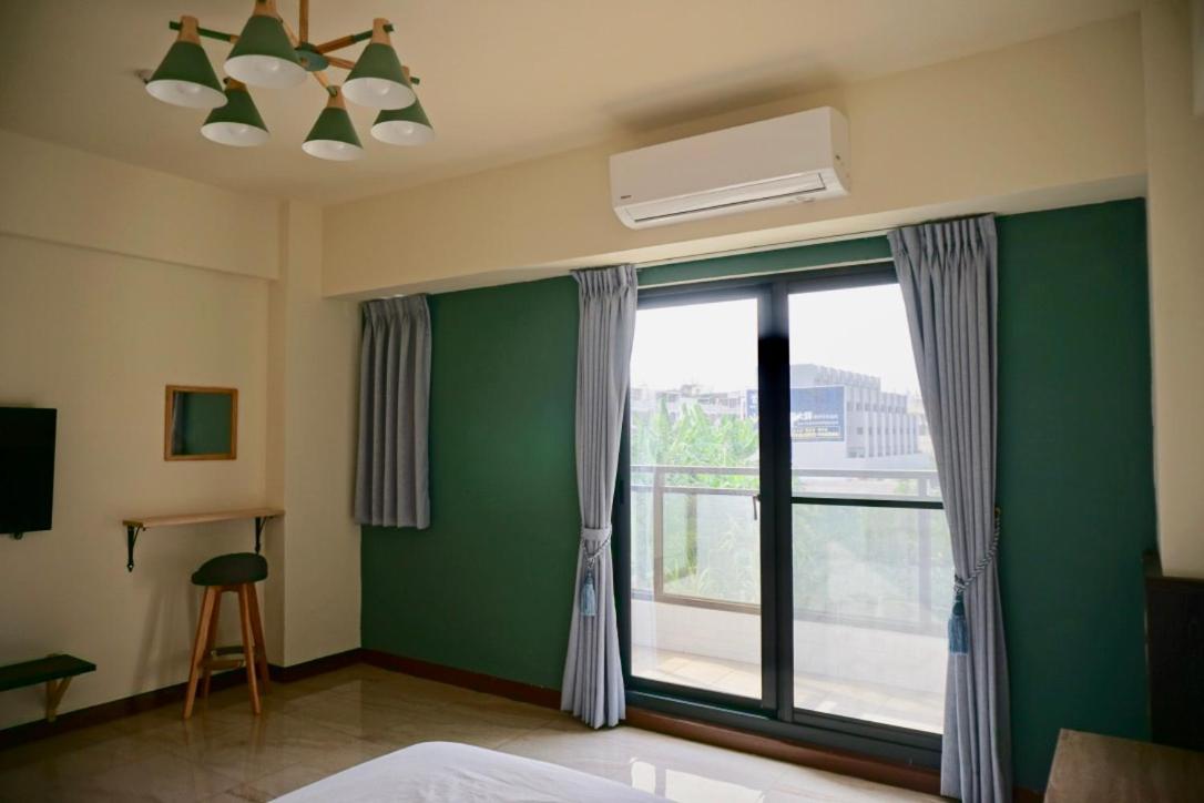 Queen Room with Balcony photo 2