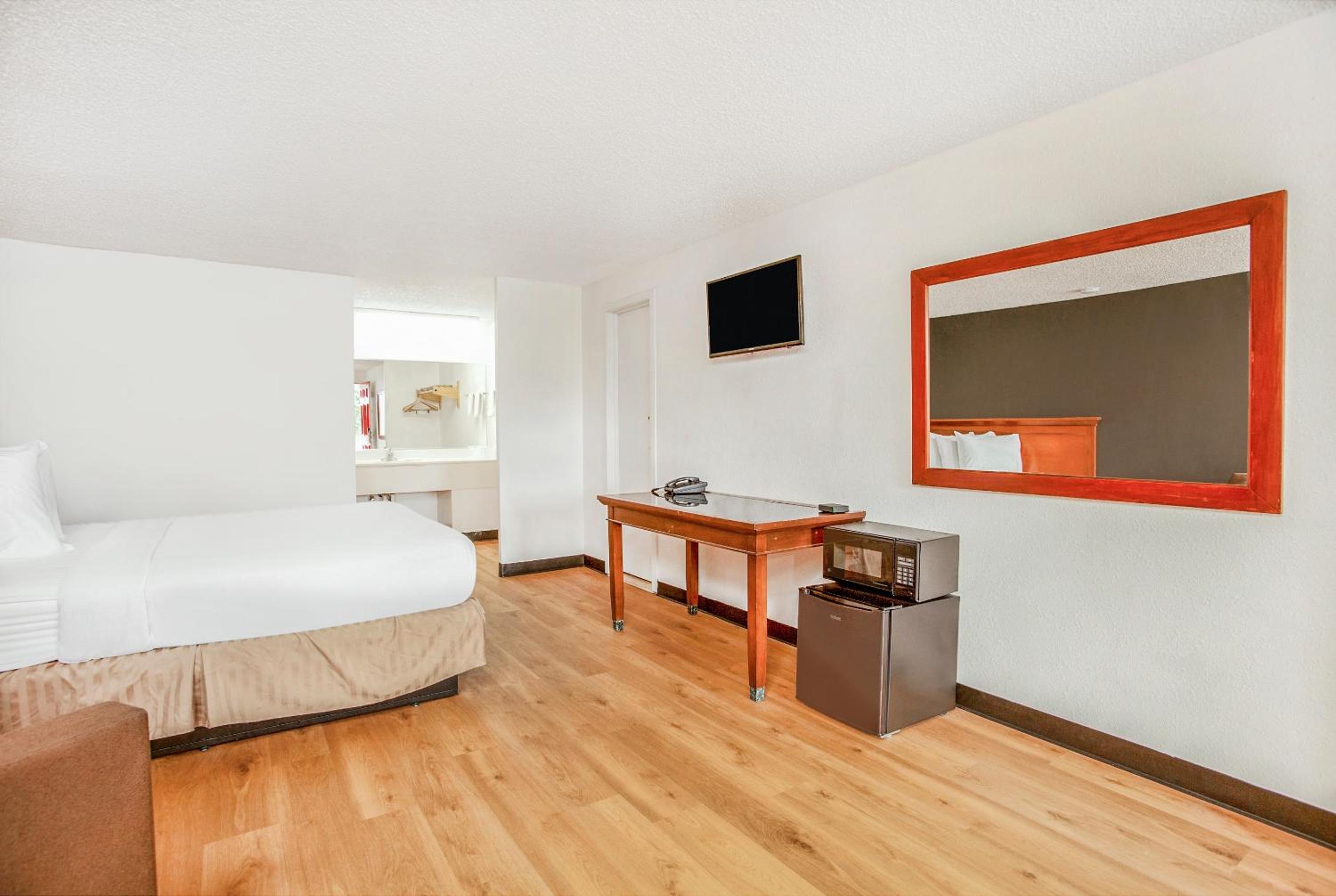 Queen Room With Two Queen Beds photo 3