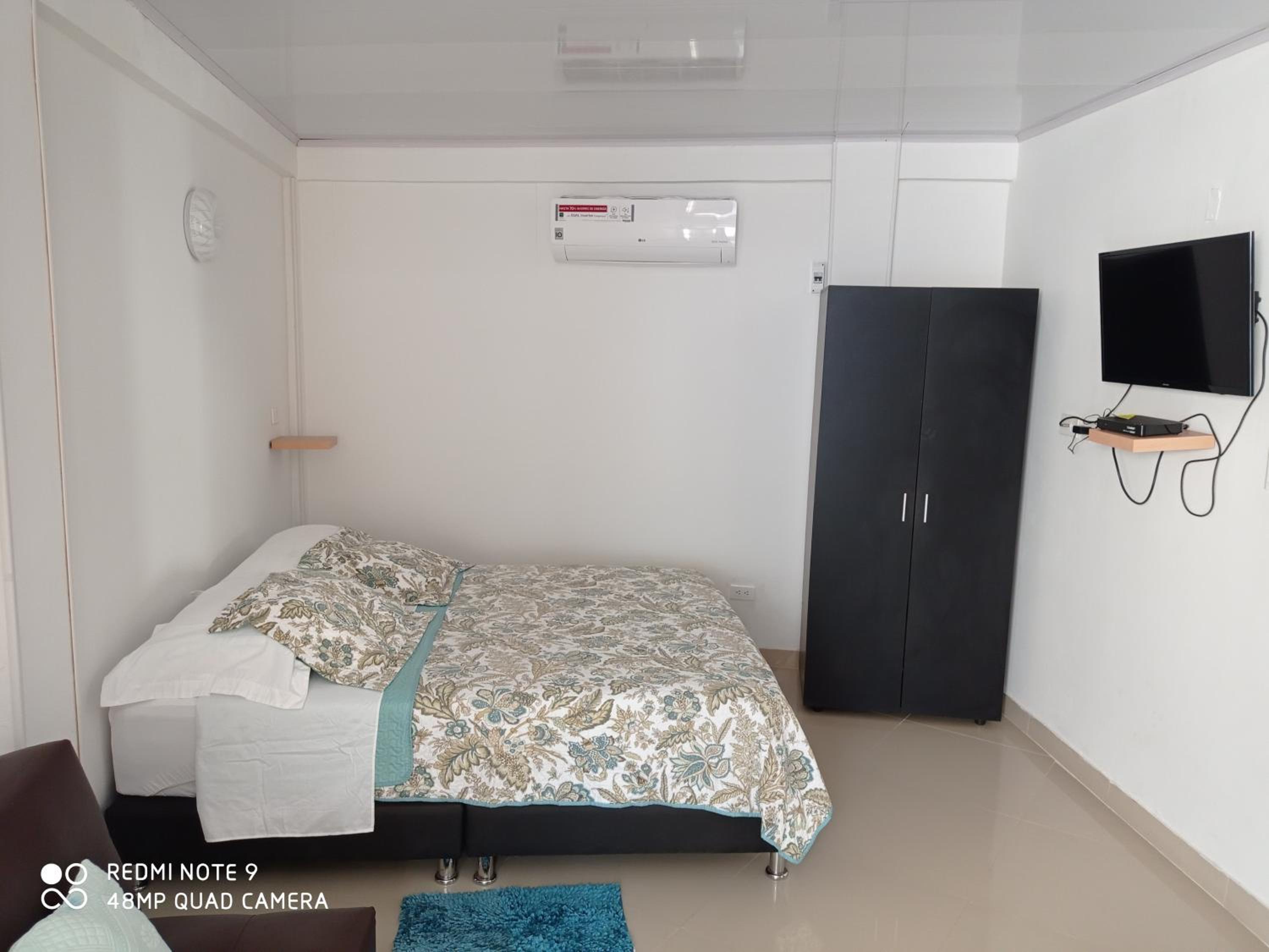 One-Bedroom Apartment photo 1