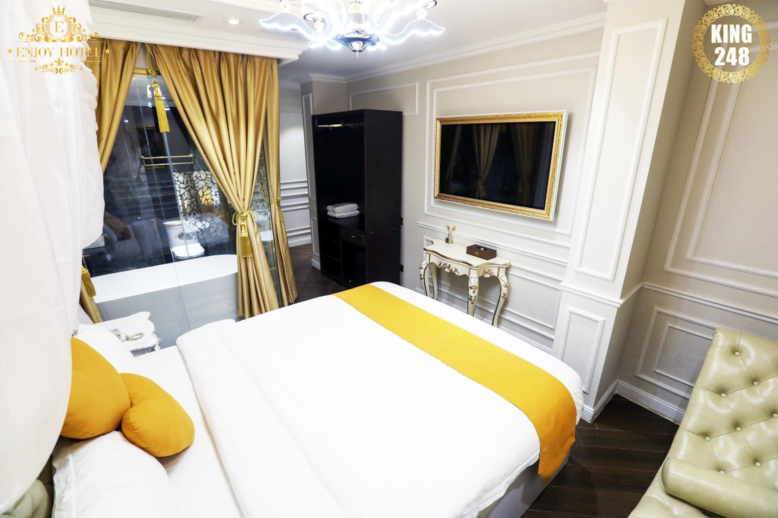 Queen Room