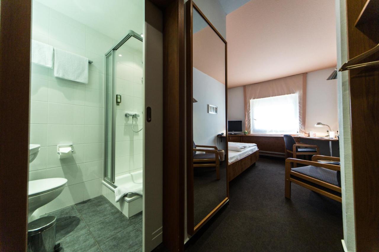 Standard Double Room - Photo 3
