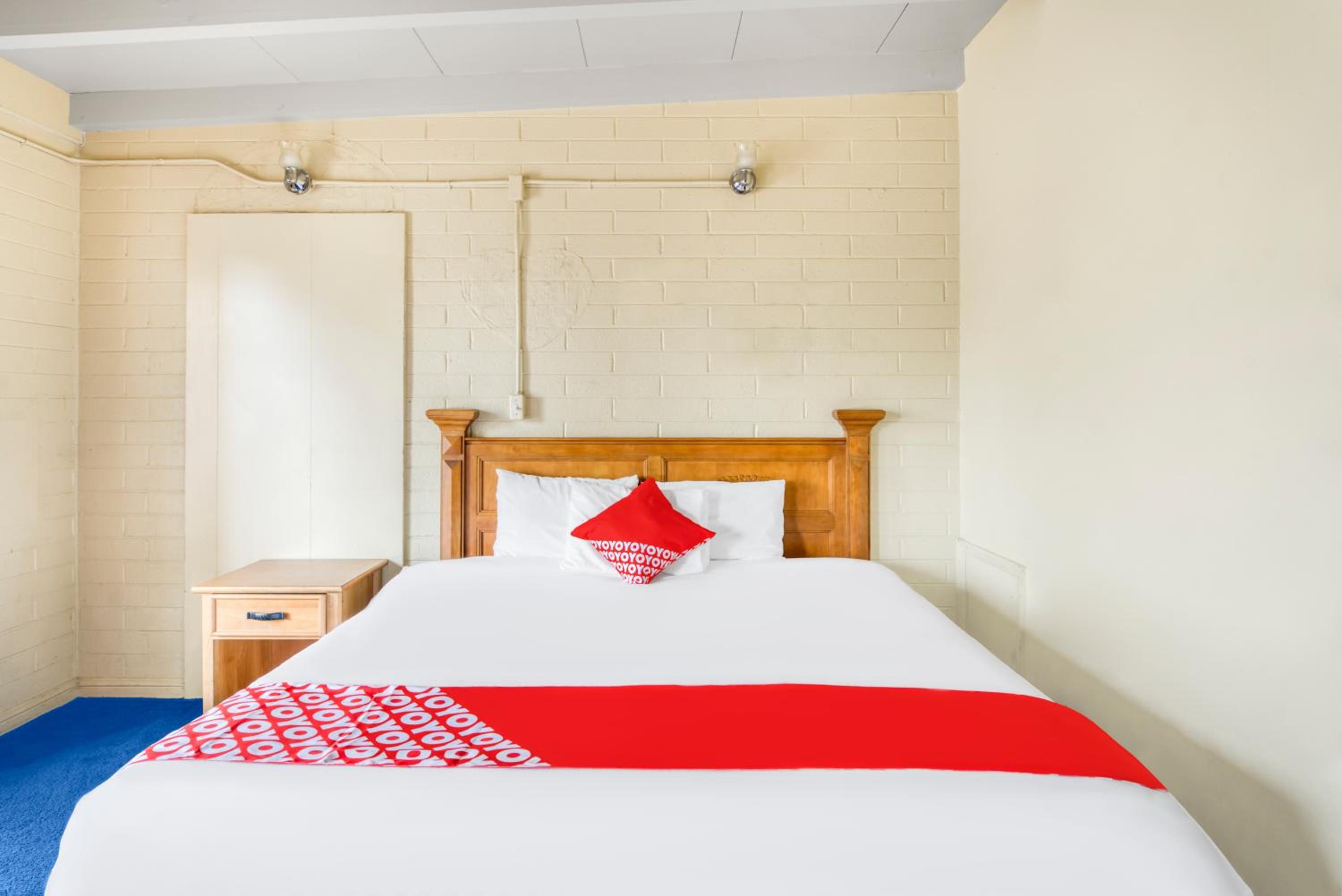 King Bed Non-Smoking - Photo 8