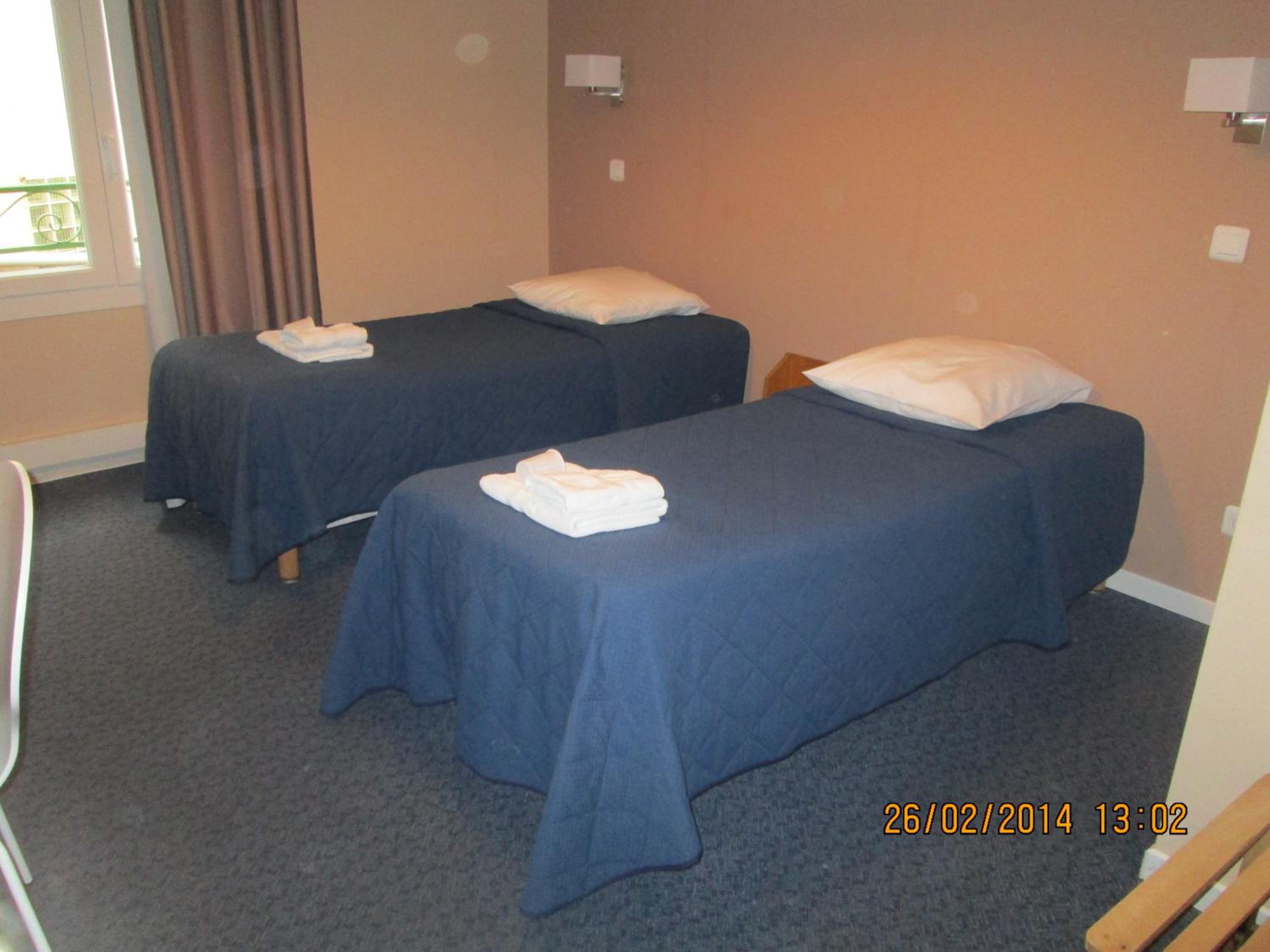 Economy twin room (shared toilets and private bathroom)