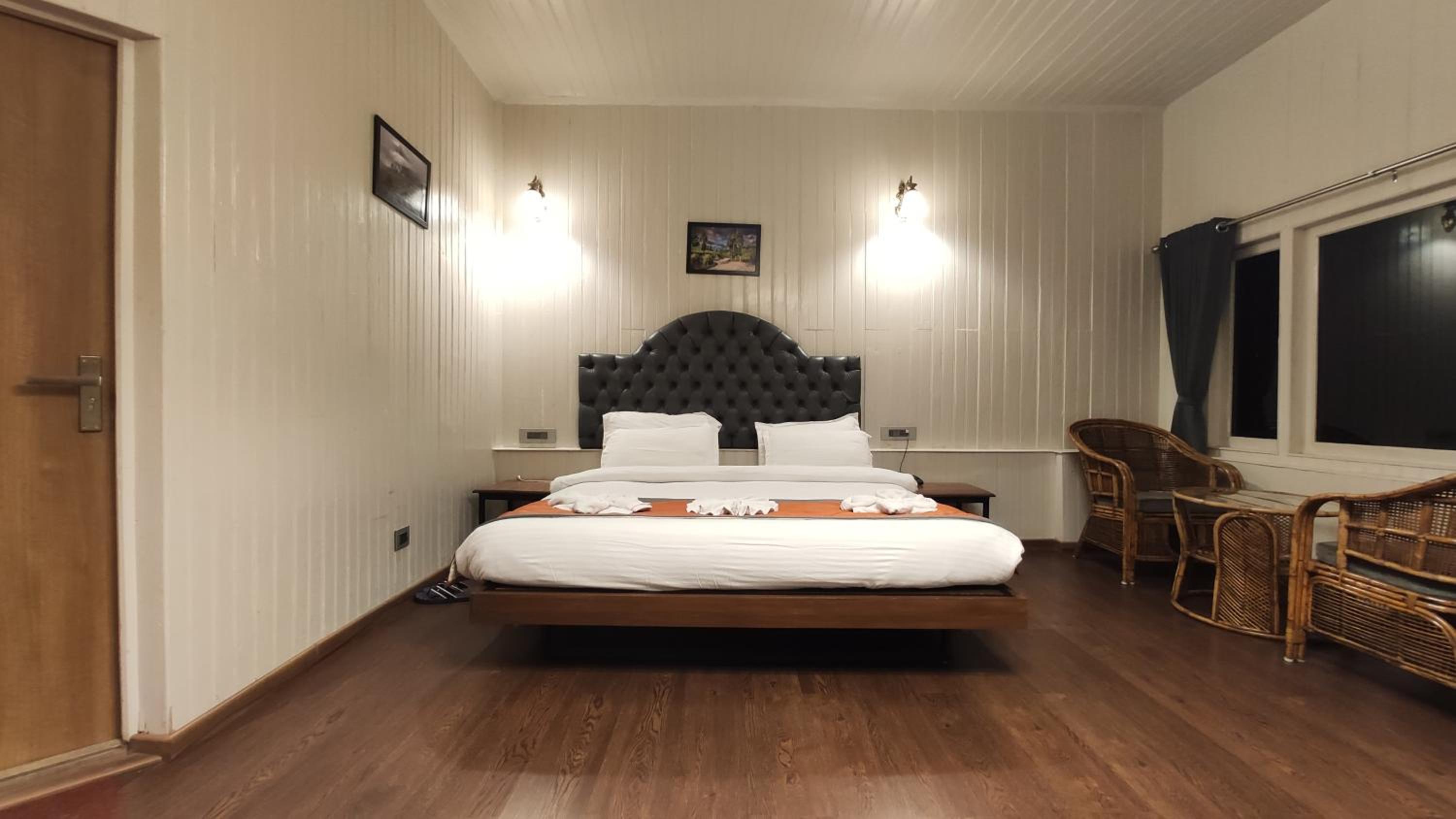 Double Room with Mountain View - Photo 1