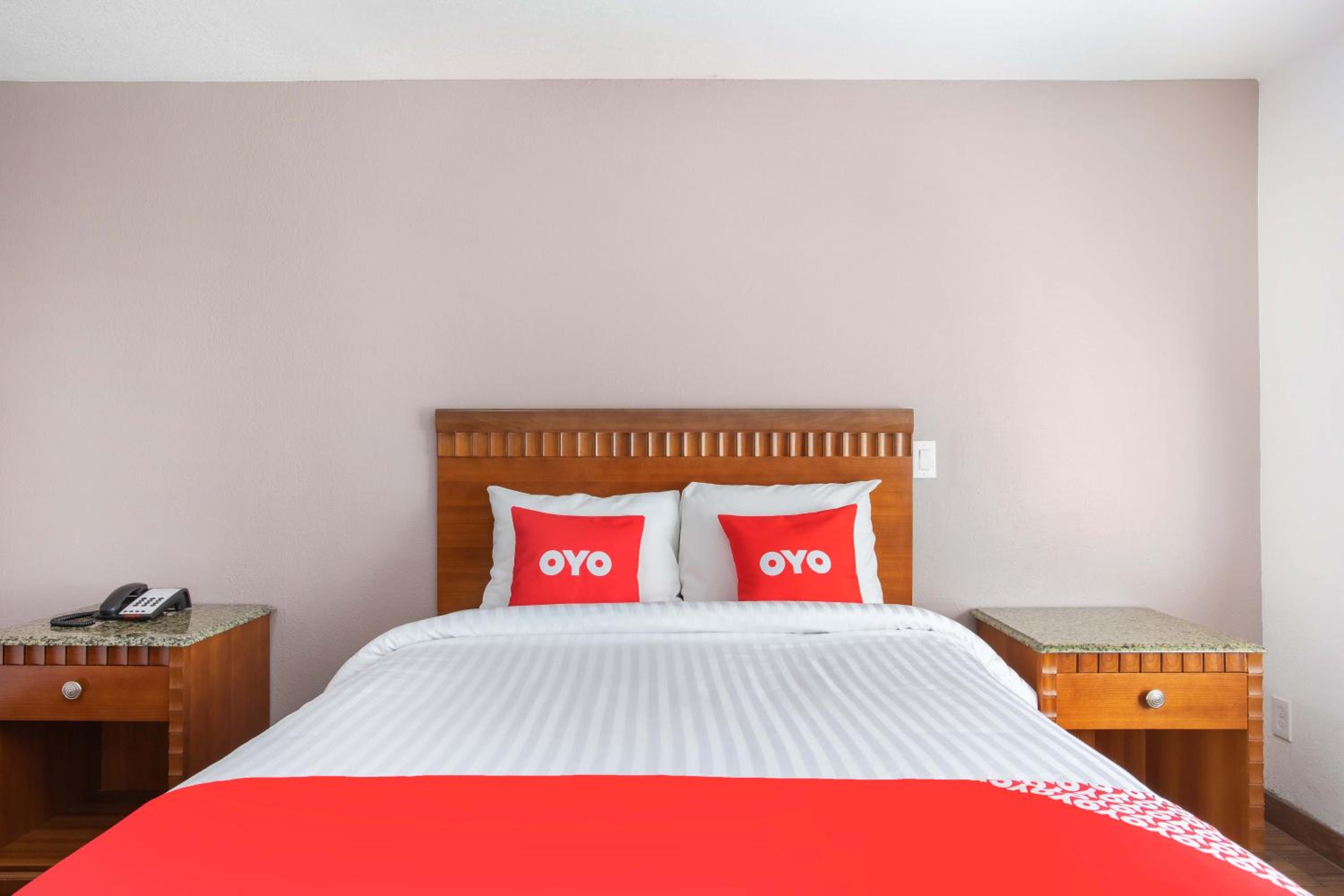 Queen Room with Two Queen Beds photo 2