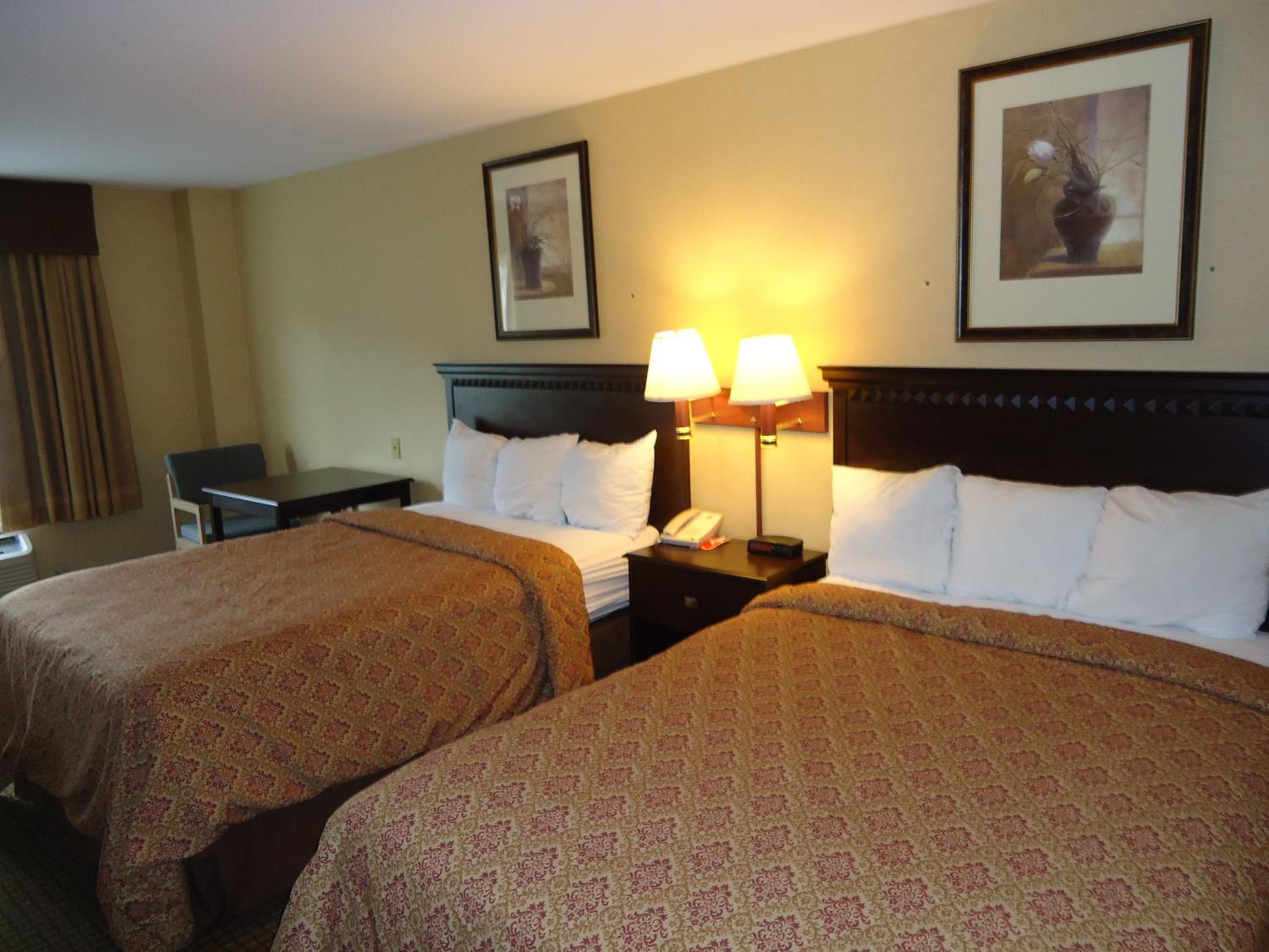 Double Room With Two Double Beds - Smoking photo 1