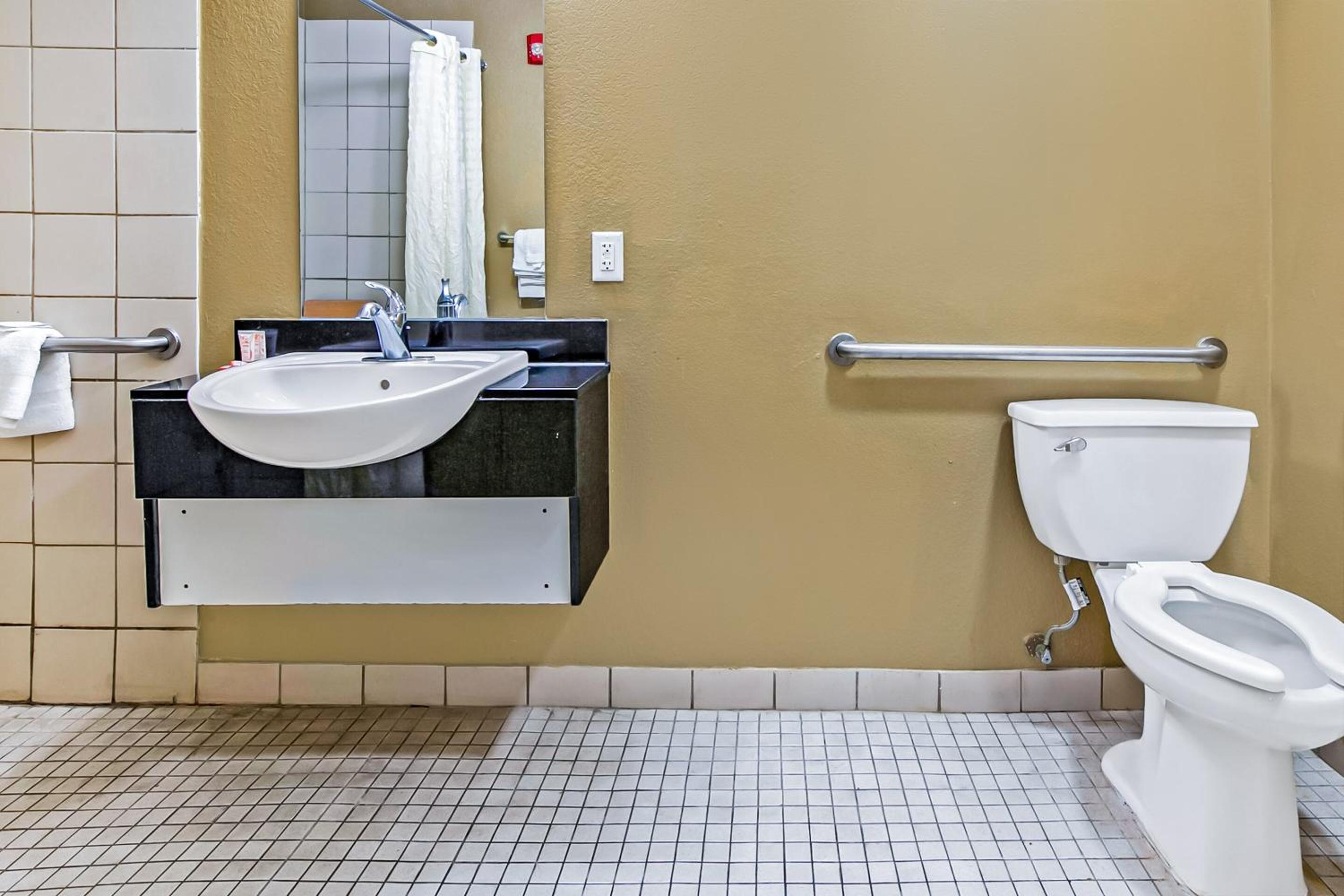 King Room - Disability Access photo 2