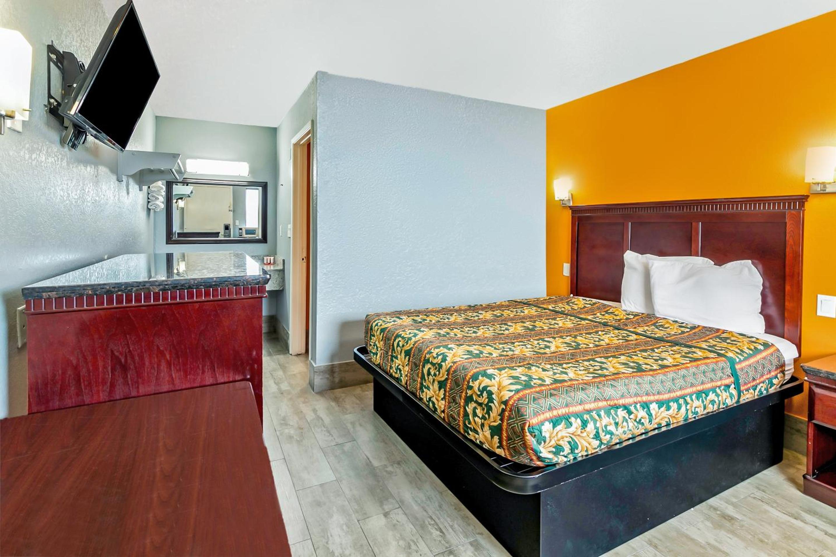 Premium Queen Bed photo 1