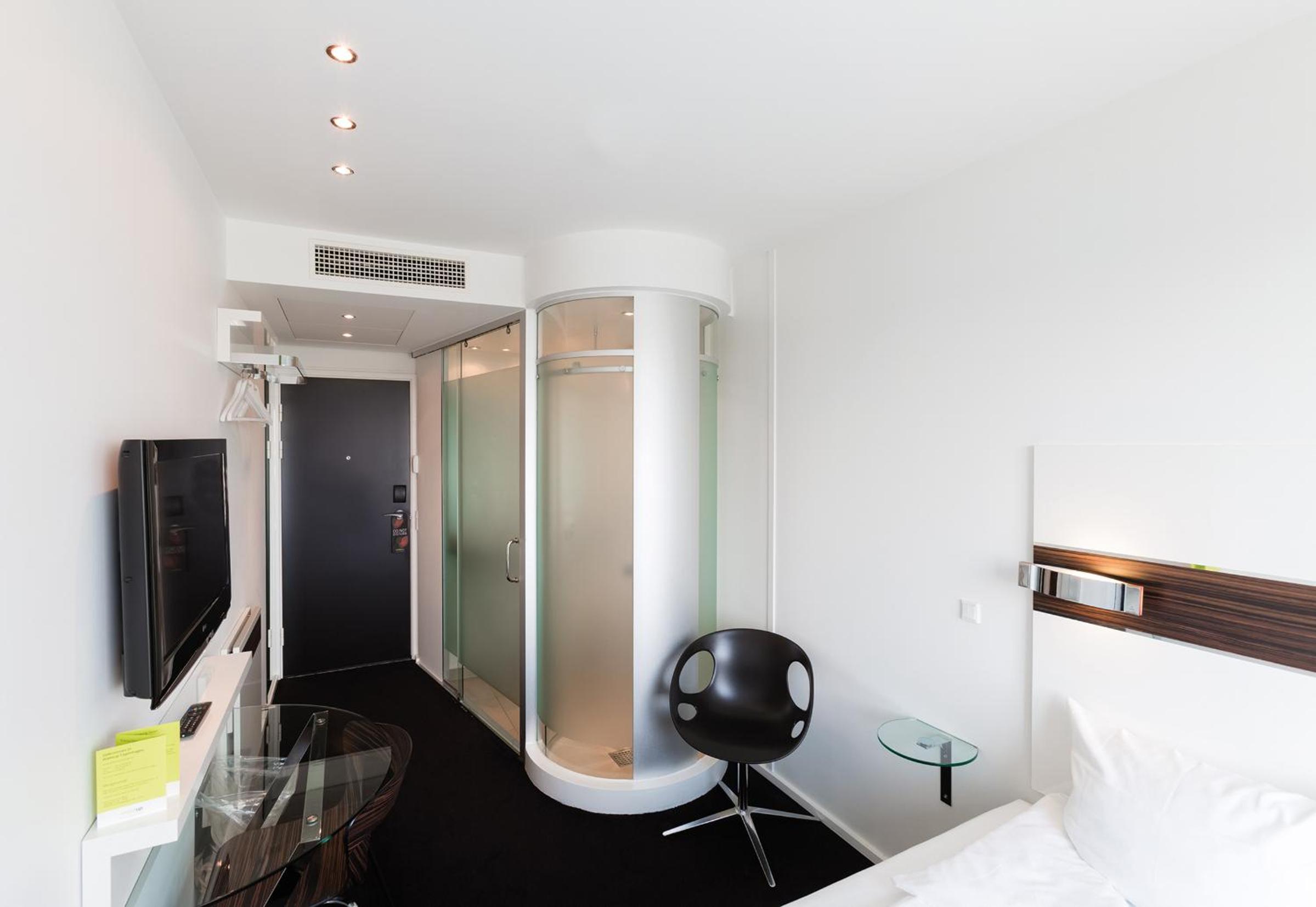 Standard Double Room thumbnail 6
