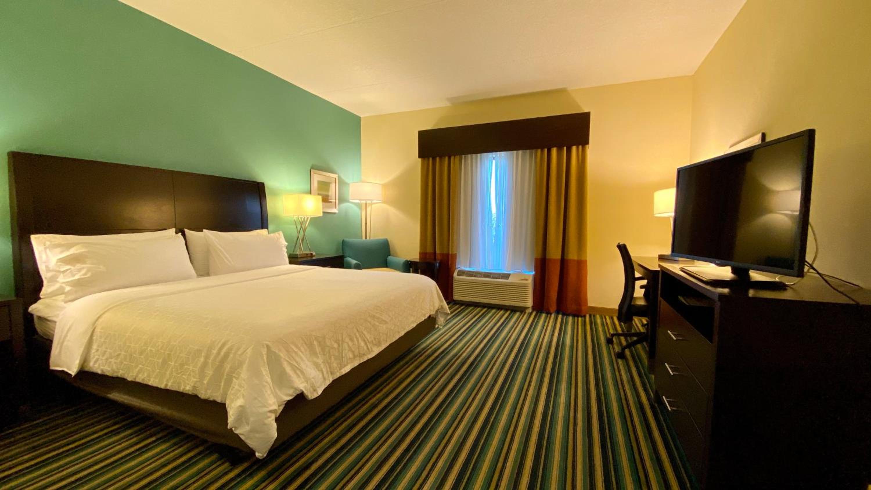King Suite - Hearing Accessible/Non-Smoking