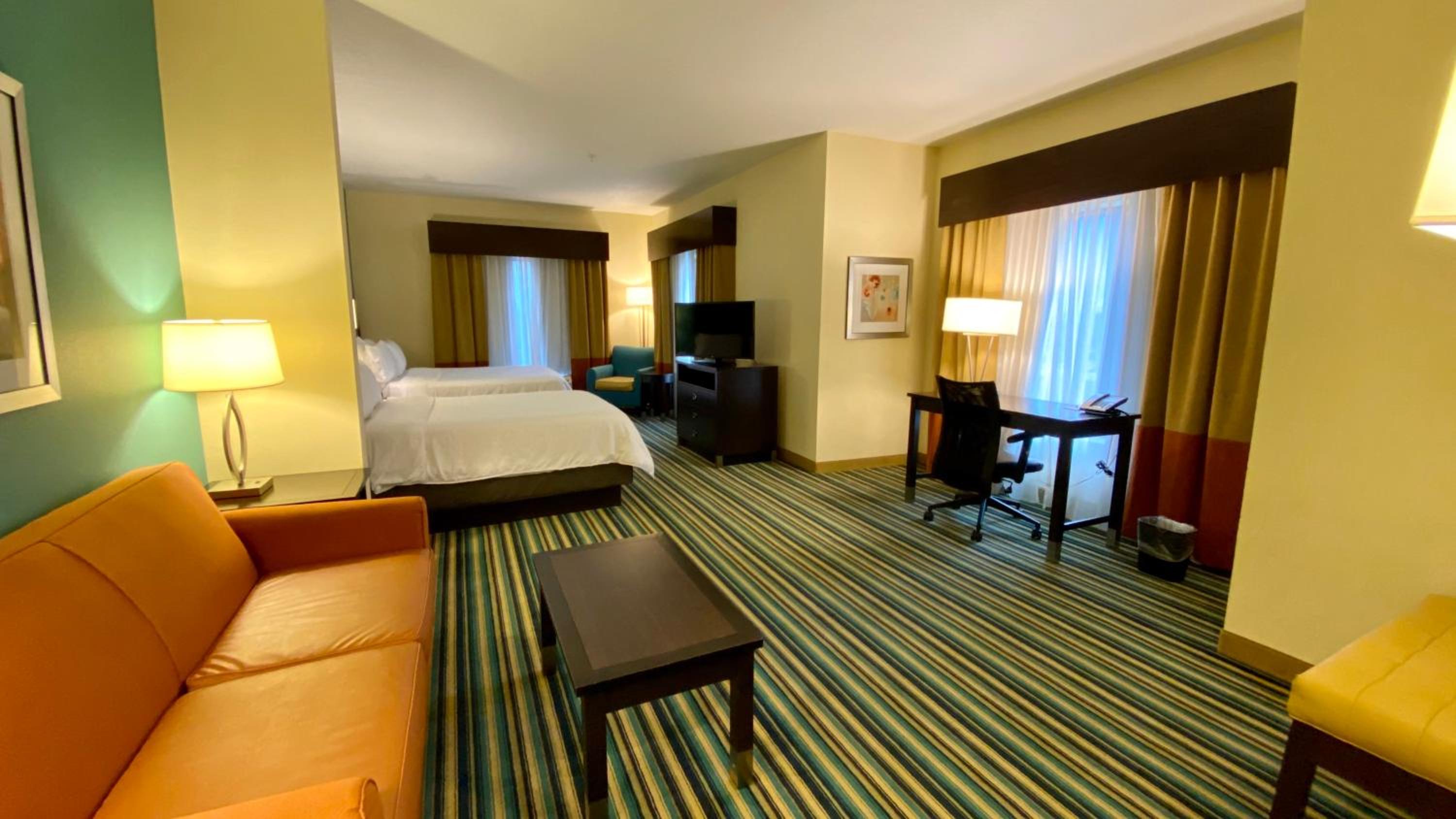 Queen Suite with Two Queen Beds and Sofa Bed - Extra Floor Space