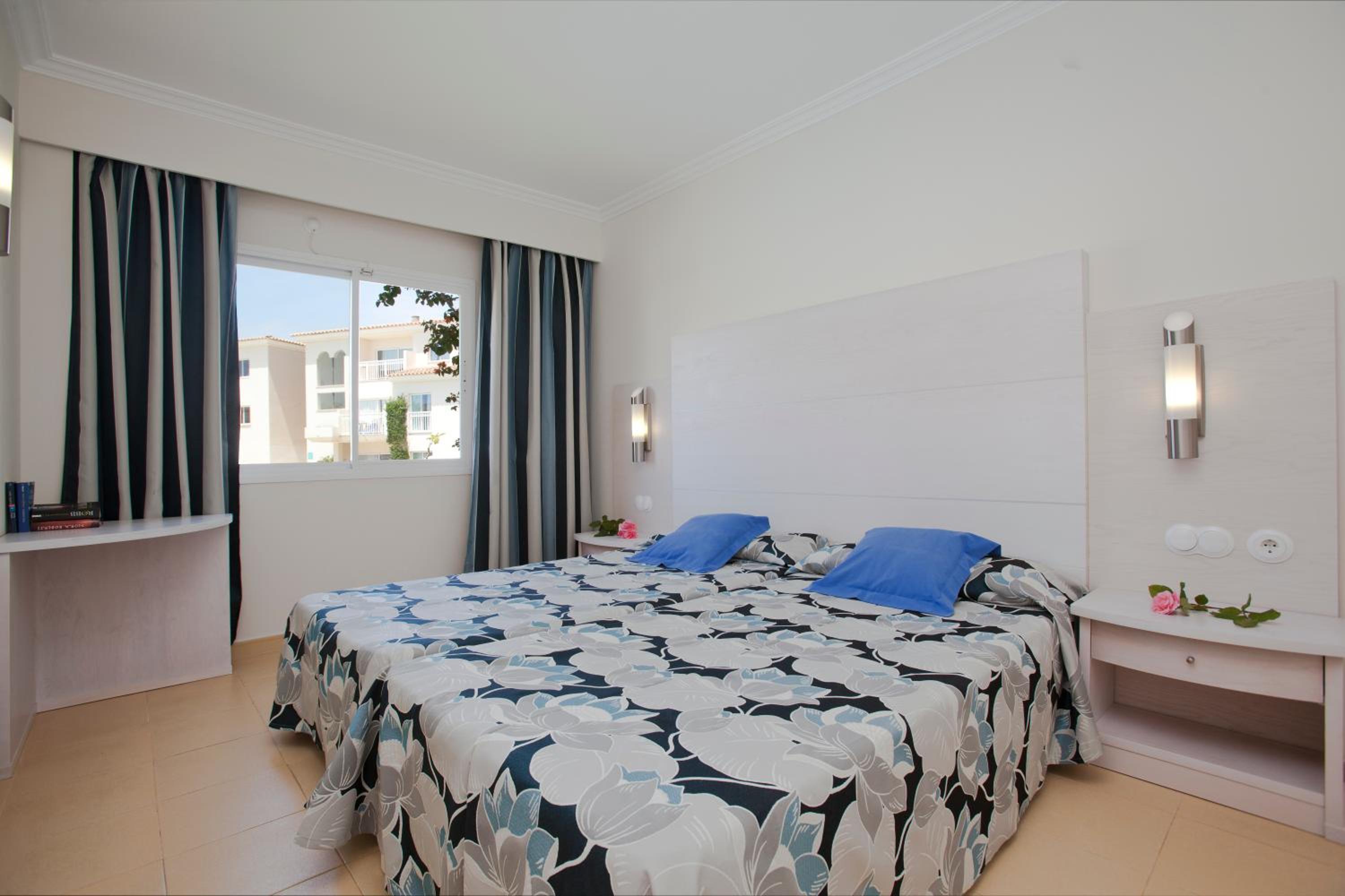 One-Bedroom Apartment With Balcony (2 Adults + 2 Children) - Photo 13