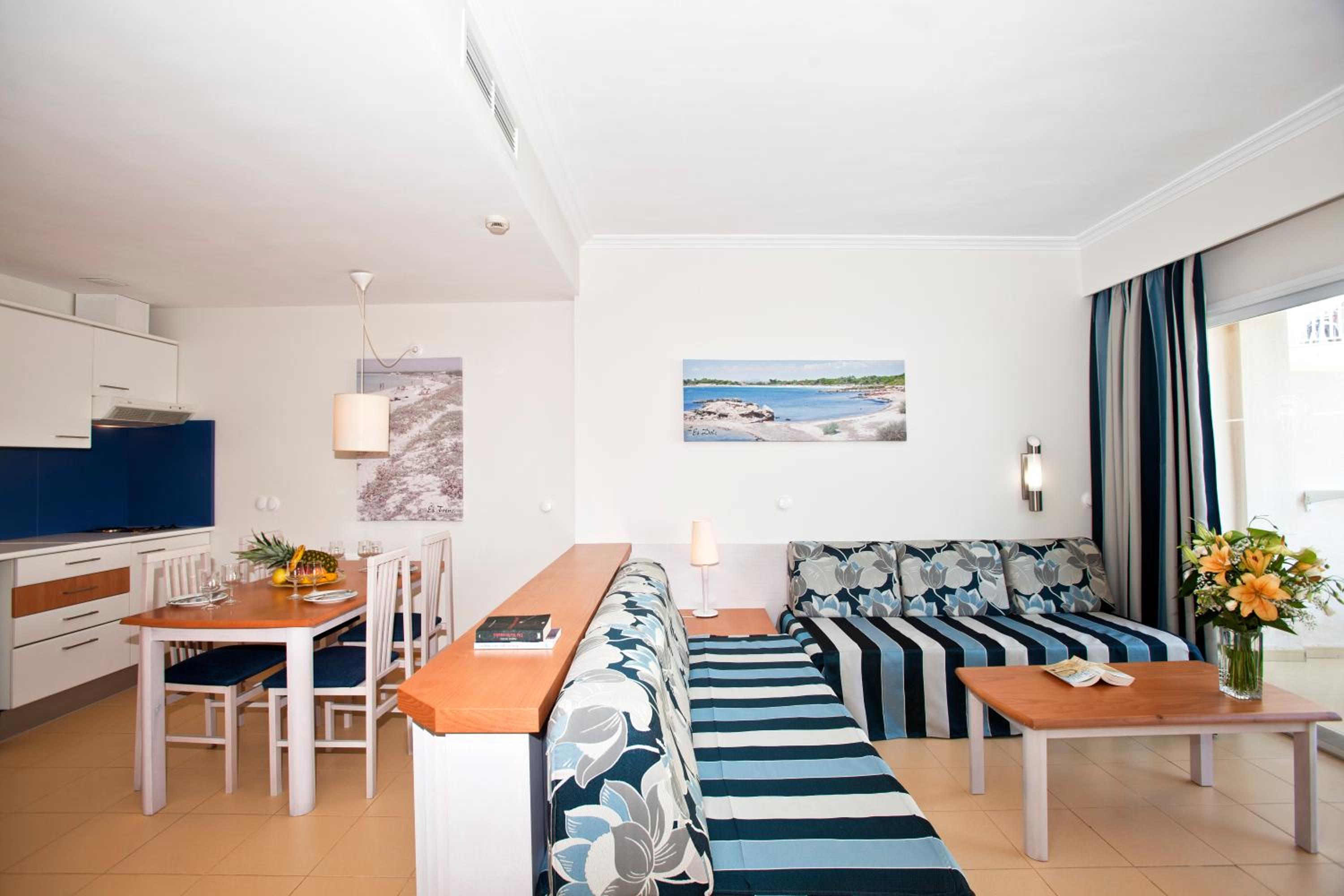 One-Bedroom Apartment With Balcony (2 Adults + 2 Children) - Photo 1