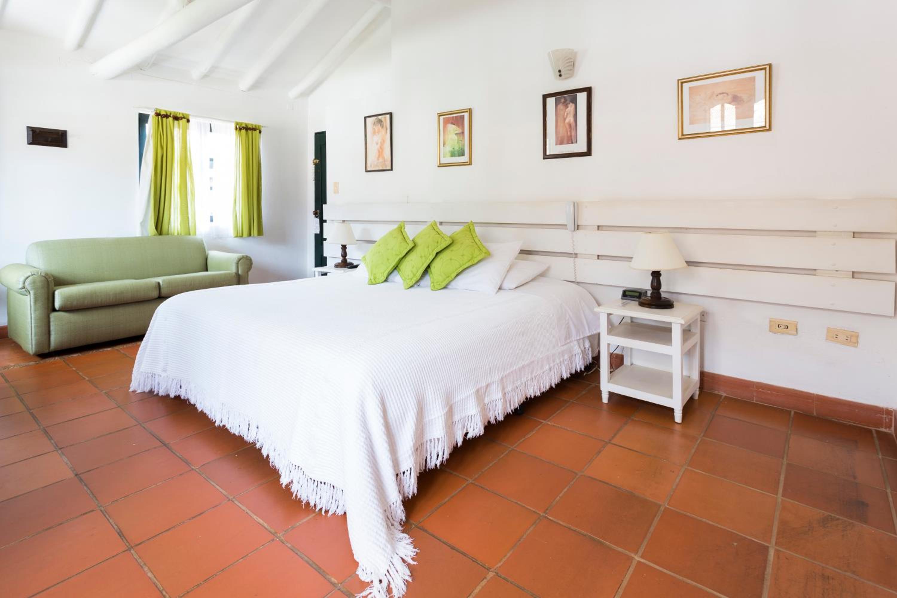 Standard Triple Room photo 2