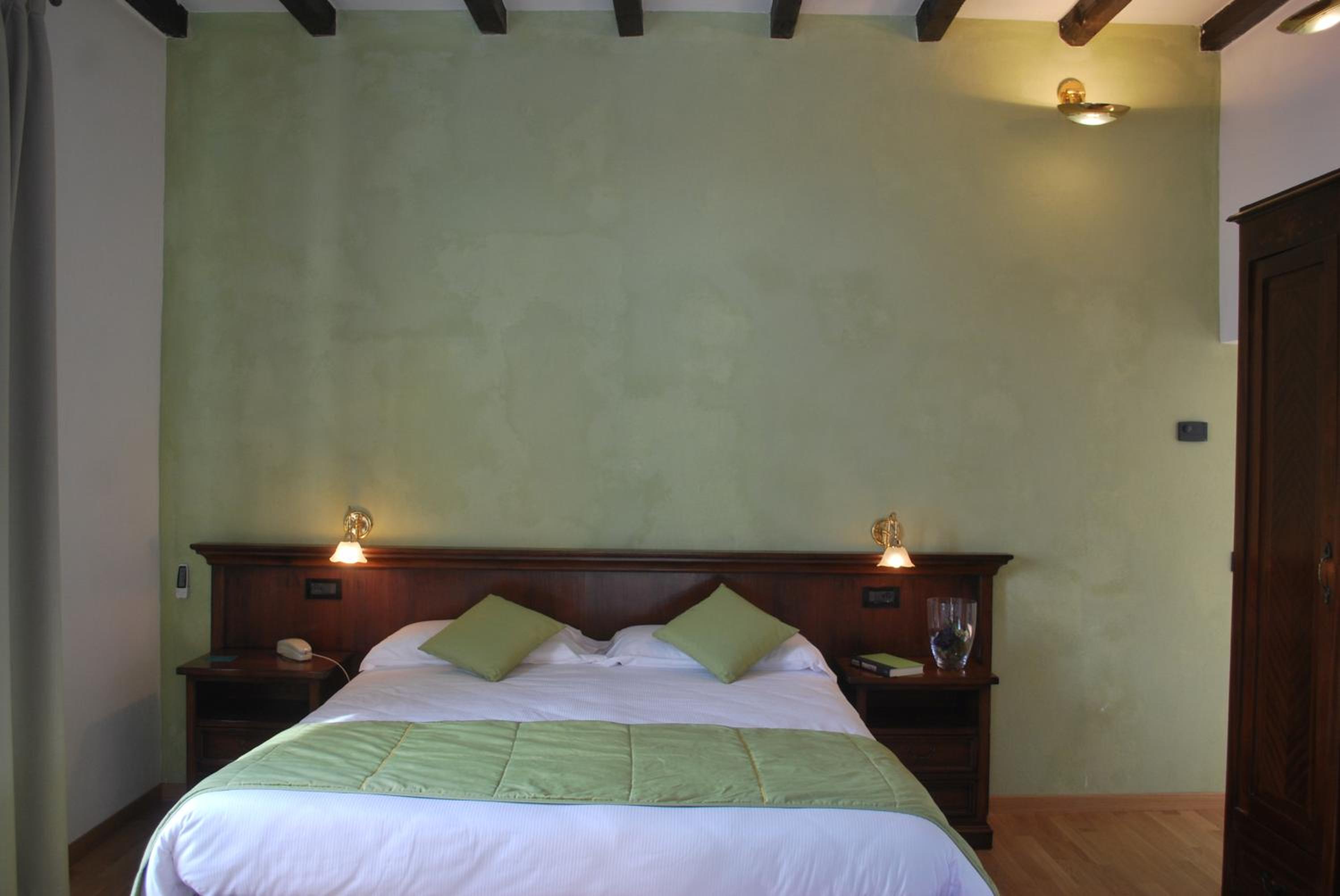 Junior Suite with Lake View - Photo 6