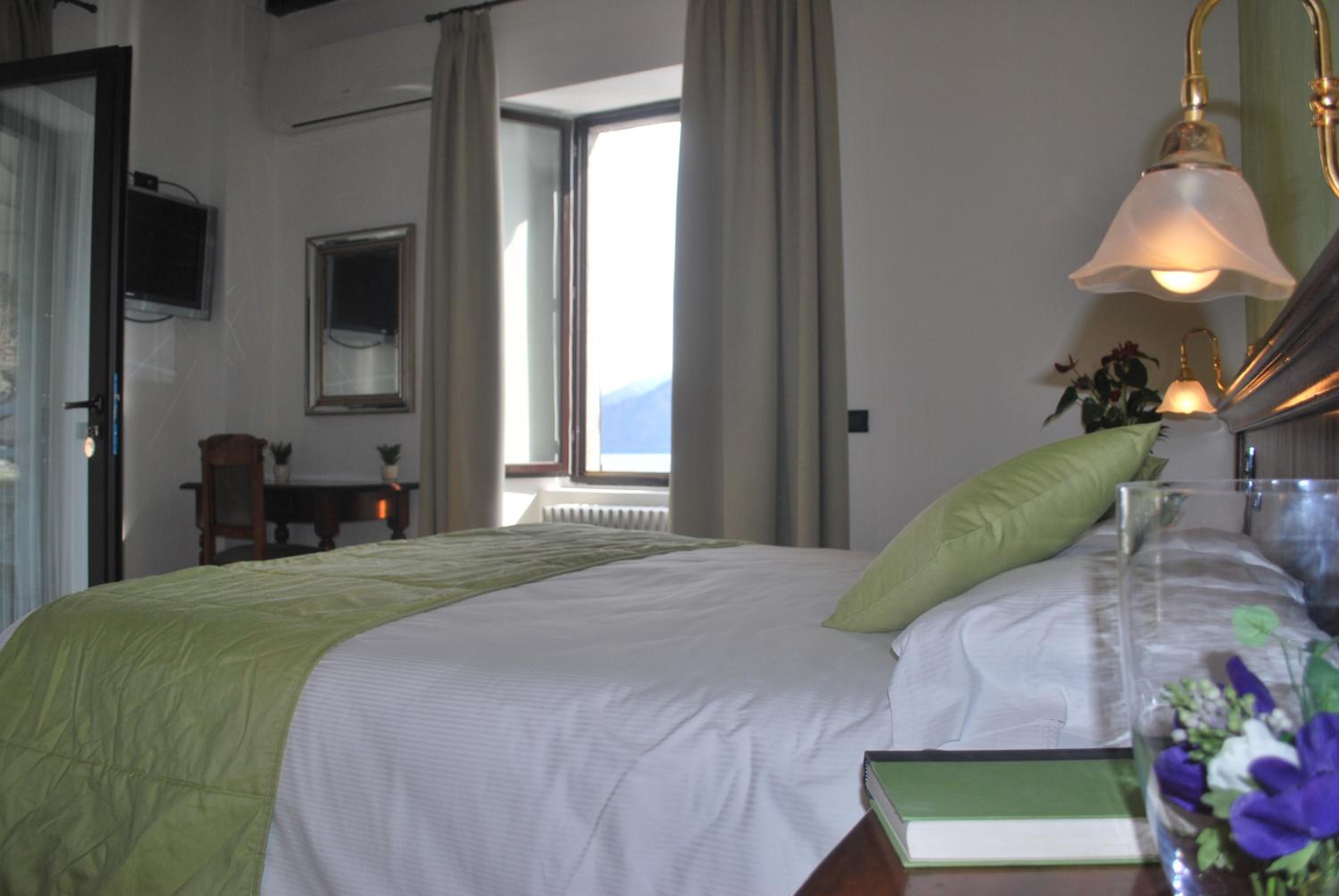 Junior Suite with Lake View - Photo 4