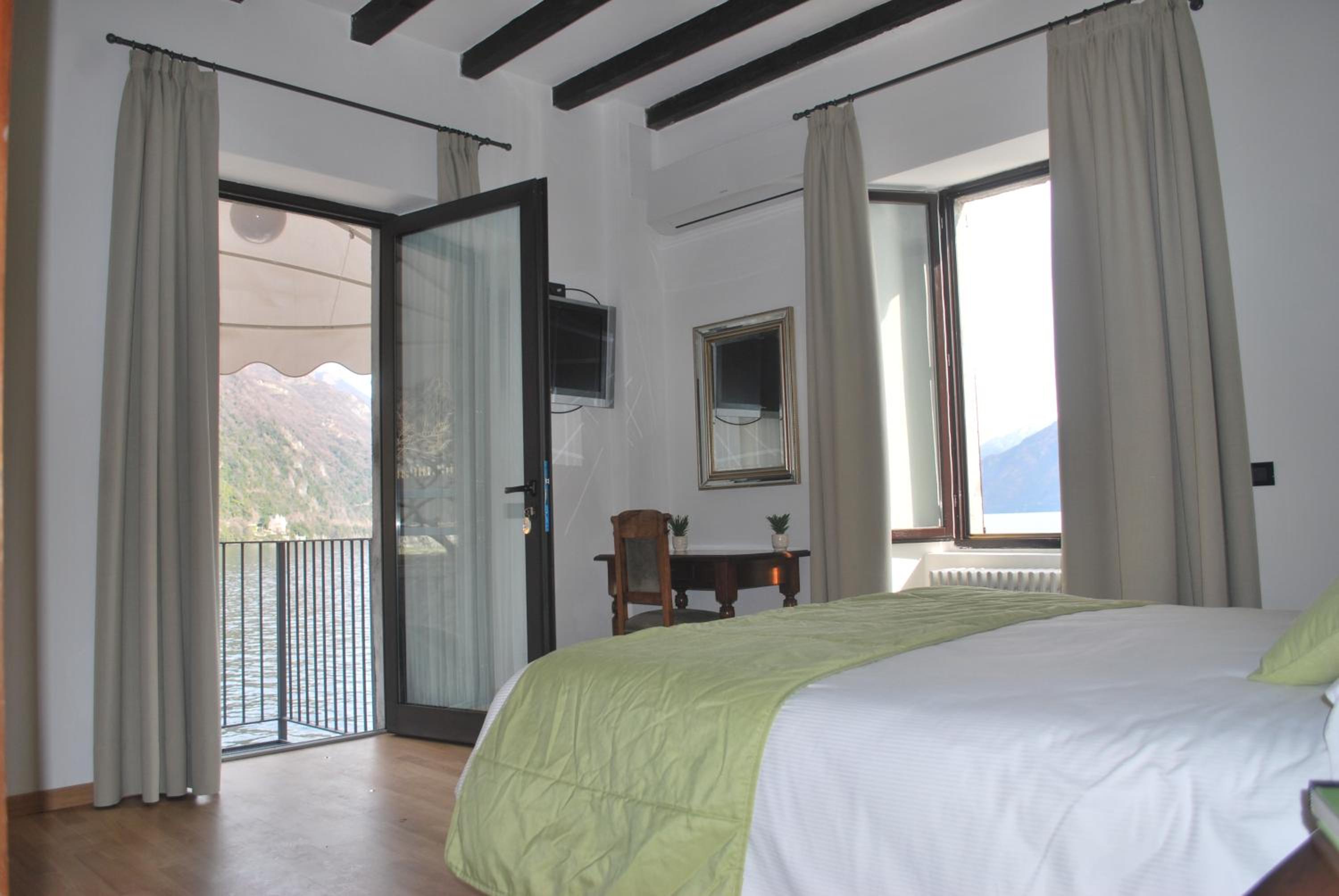 Junior Suite with Lake View - Photo 5