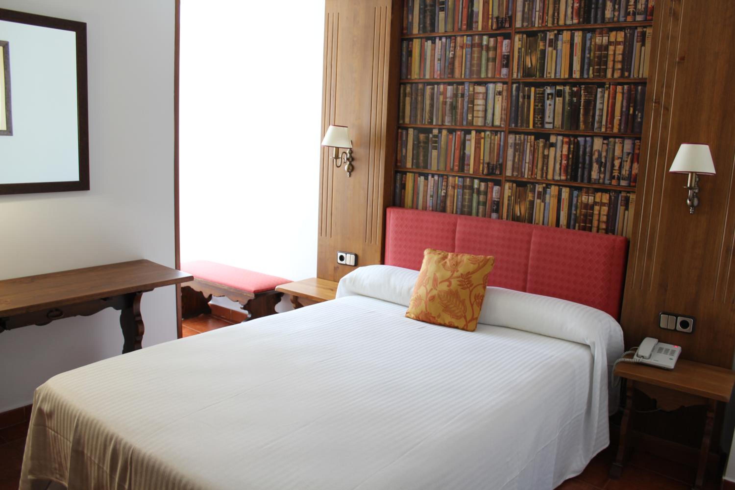 Standard Double or Twin Room - Photo 5