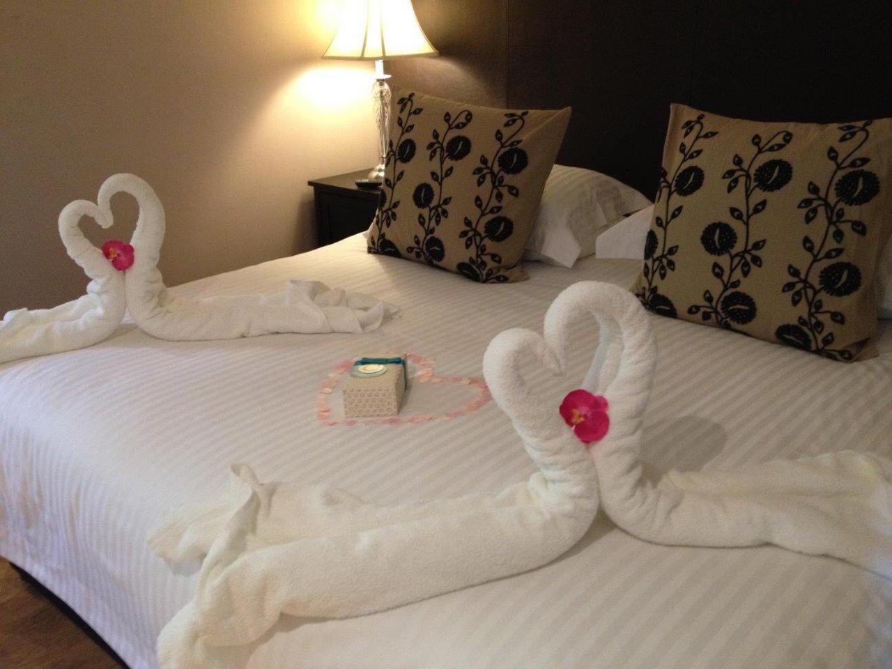 Standard King Room - Photo 8