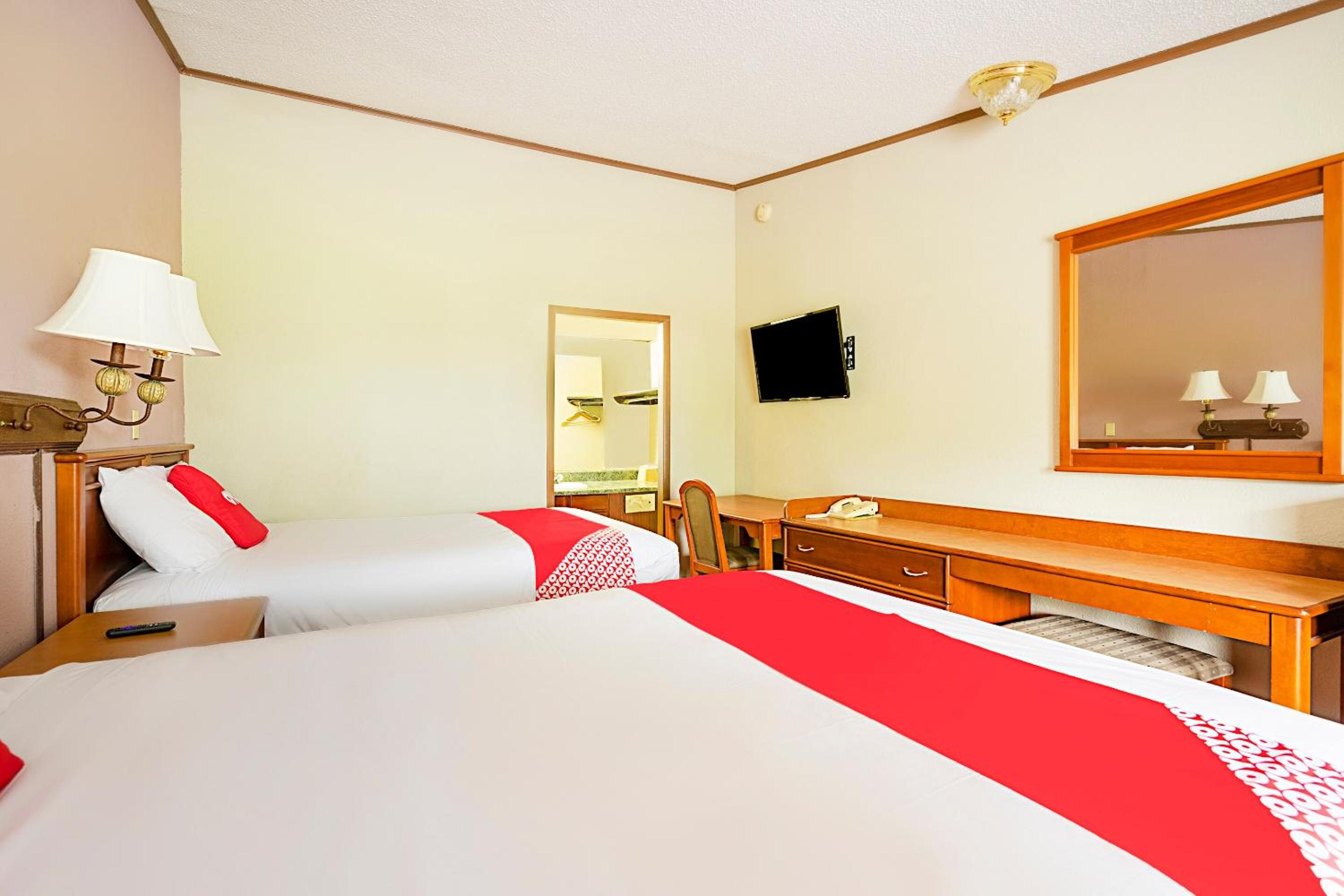 Double Room with Two Double Beds - Photo 3
