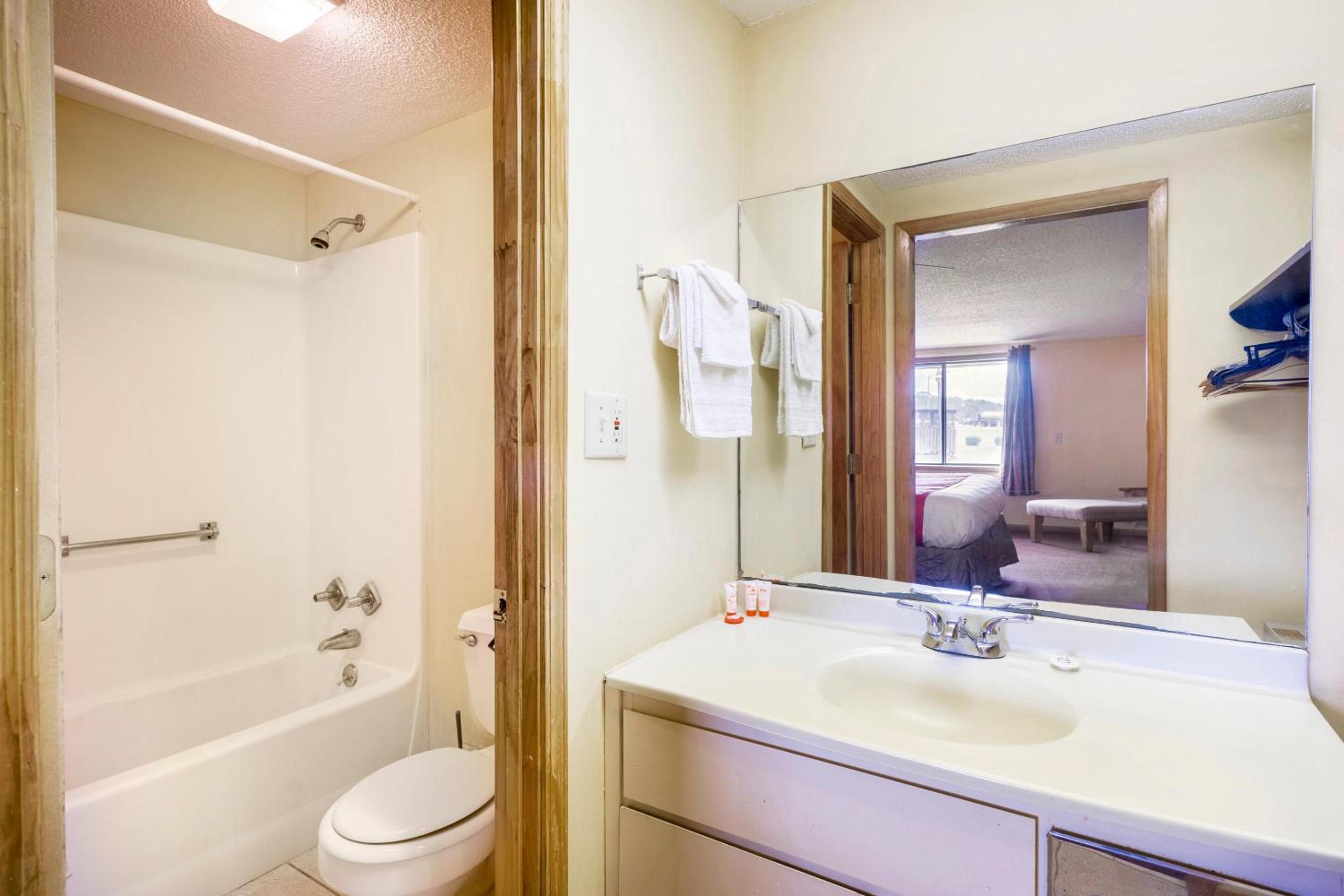 Two-Bedroom Apartment - Photo 9