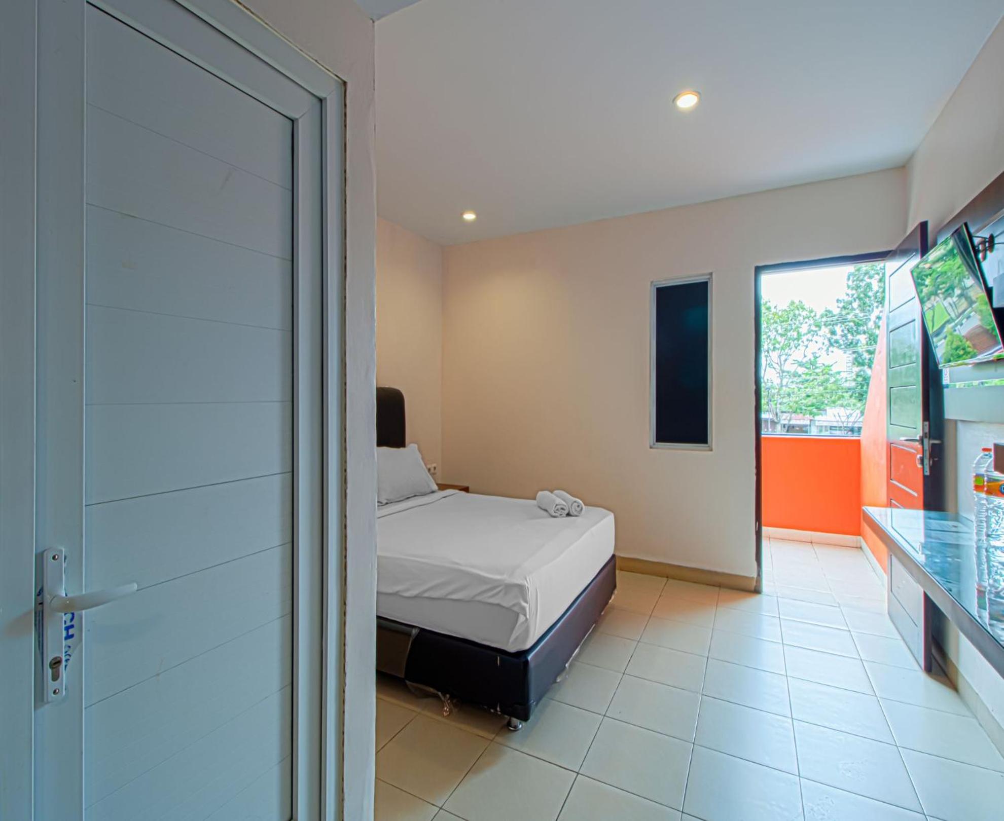 Deluxe Double Room - Photo 19