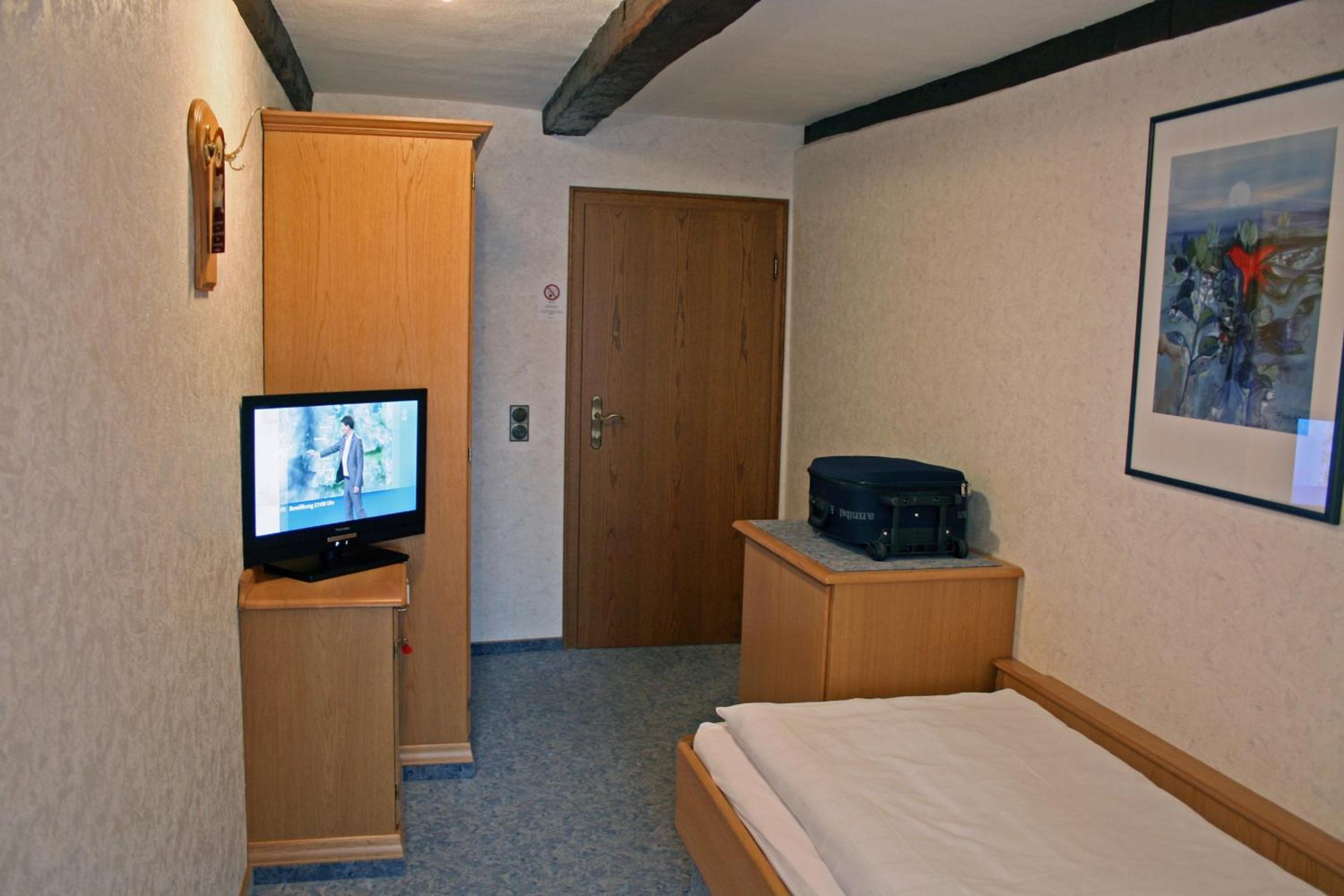 Small Single Room photo 2
