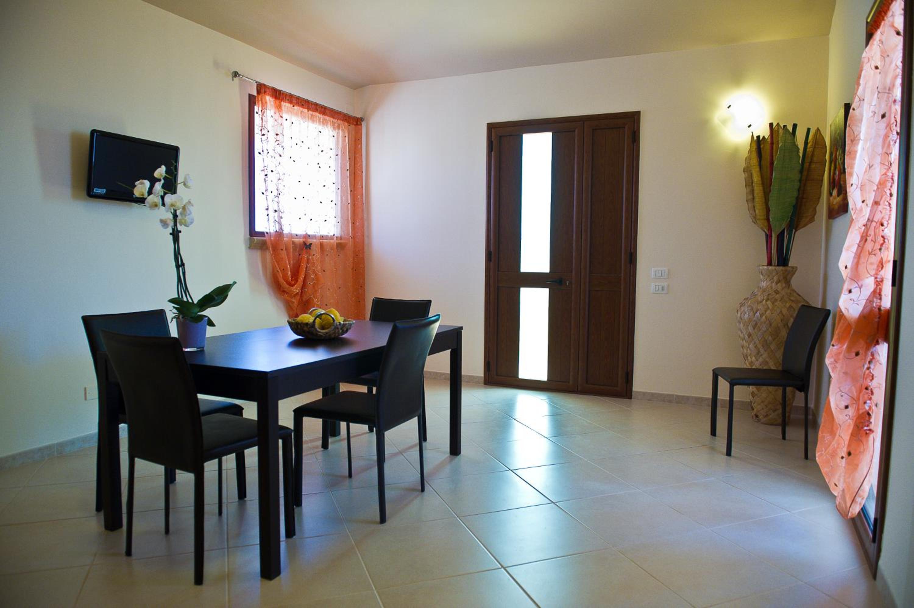 Large Two-Bedroom Apartment - Photo 6