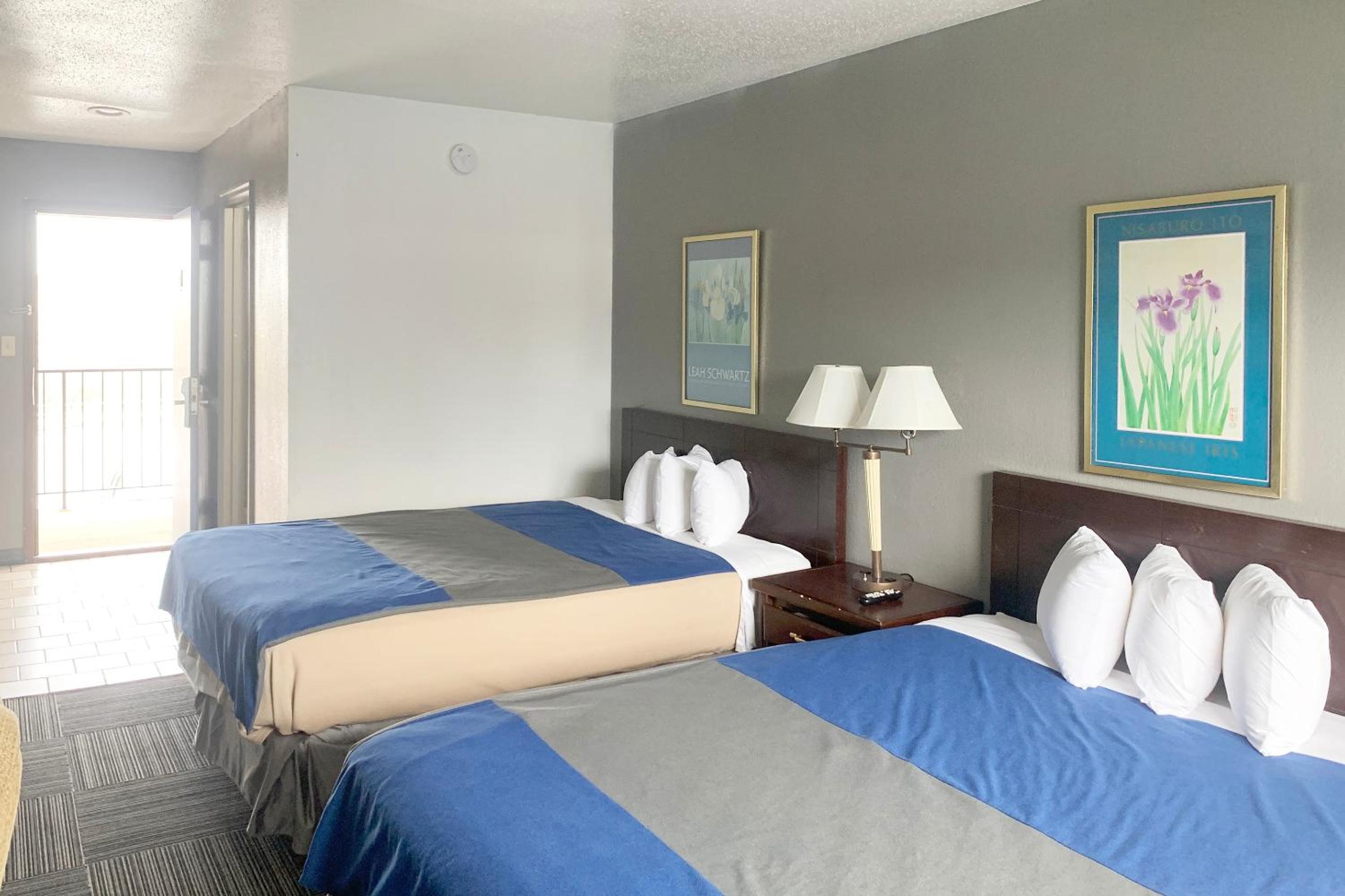 Queen Room With Two Queen Beds photo 1