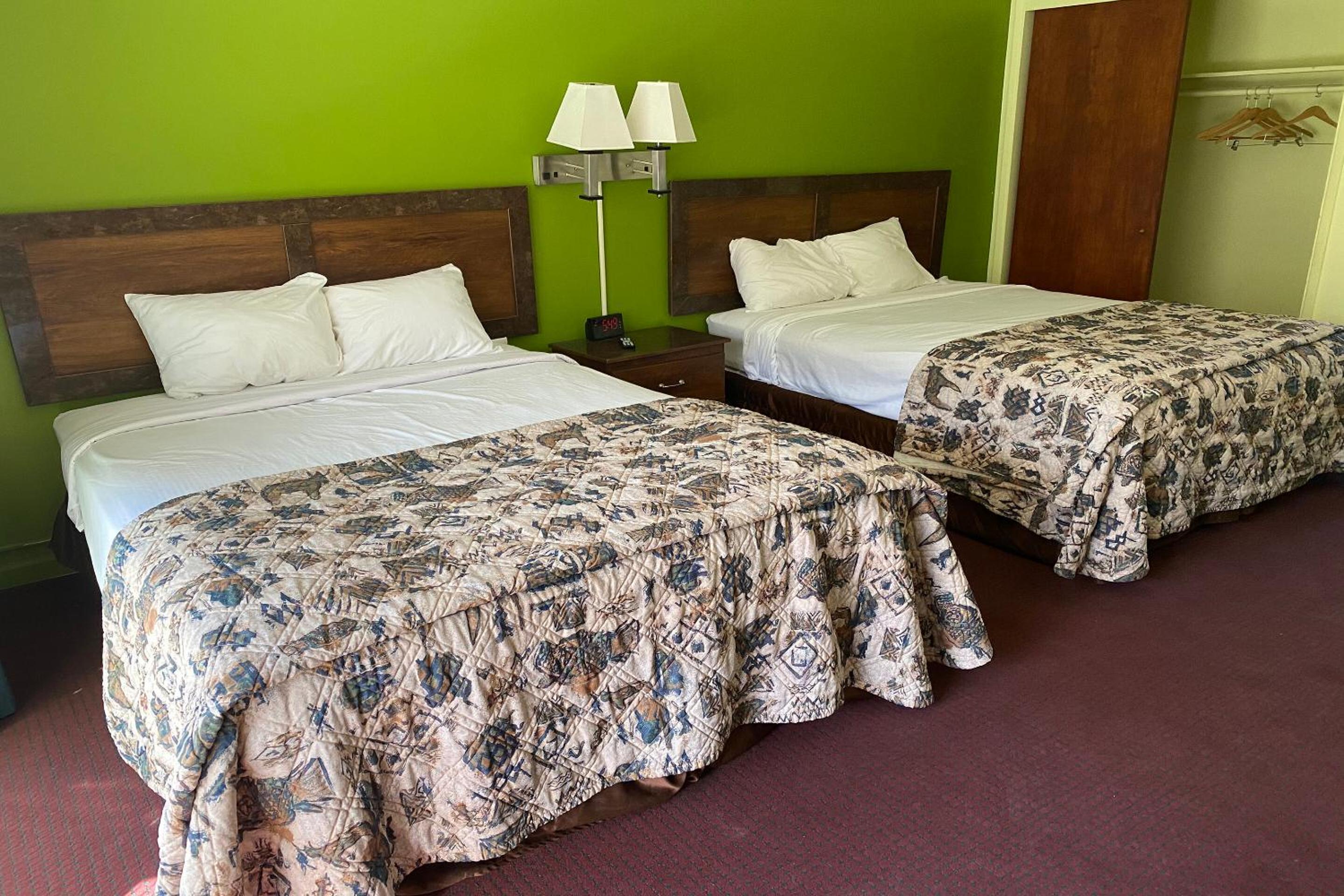 Queen Room With Two Queen Beds photo 1