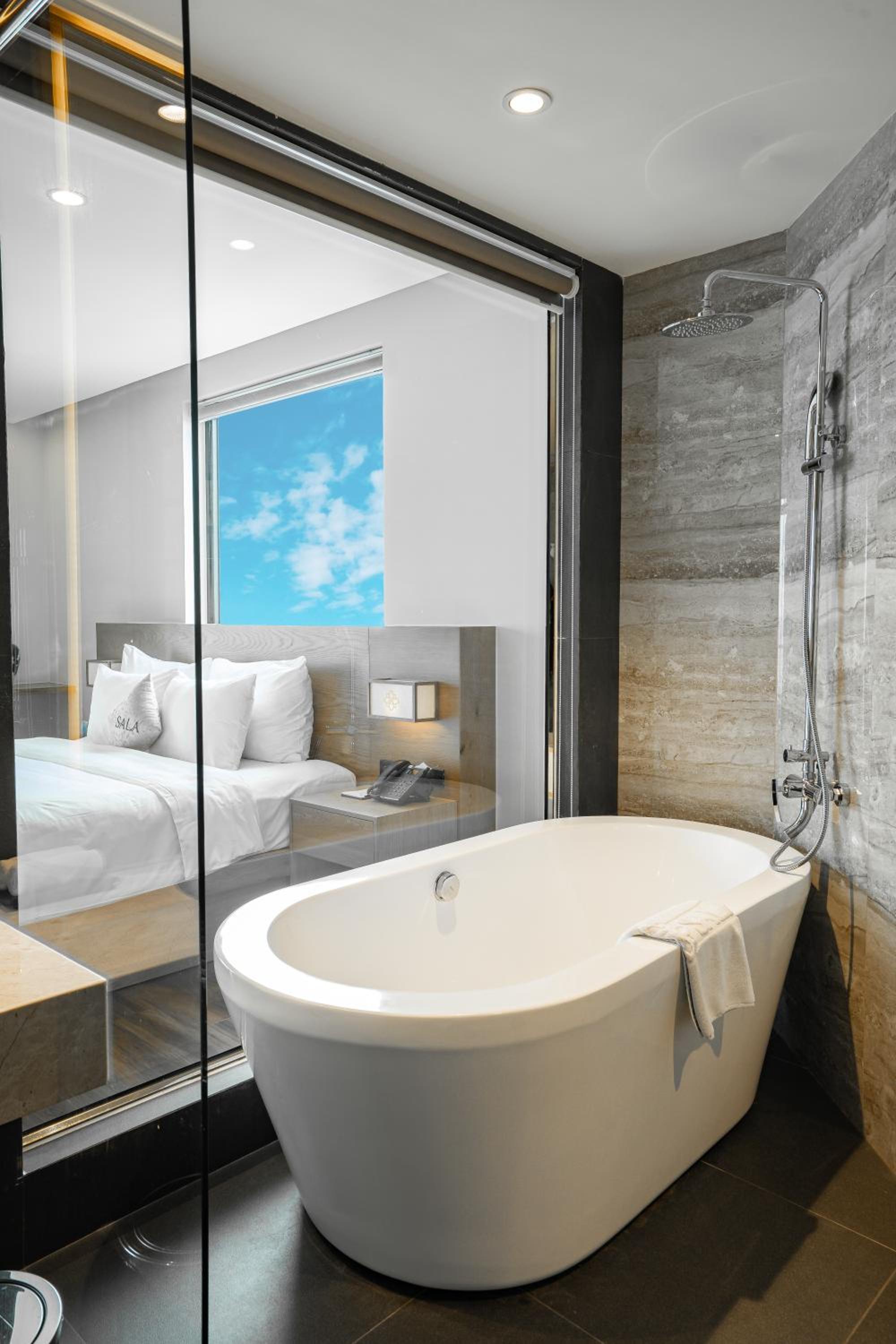 Special Offer - Junior Suite with Balcony and Partial Sea View - Photo 2