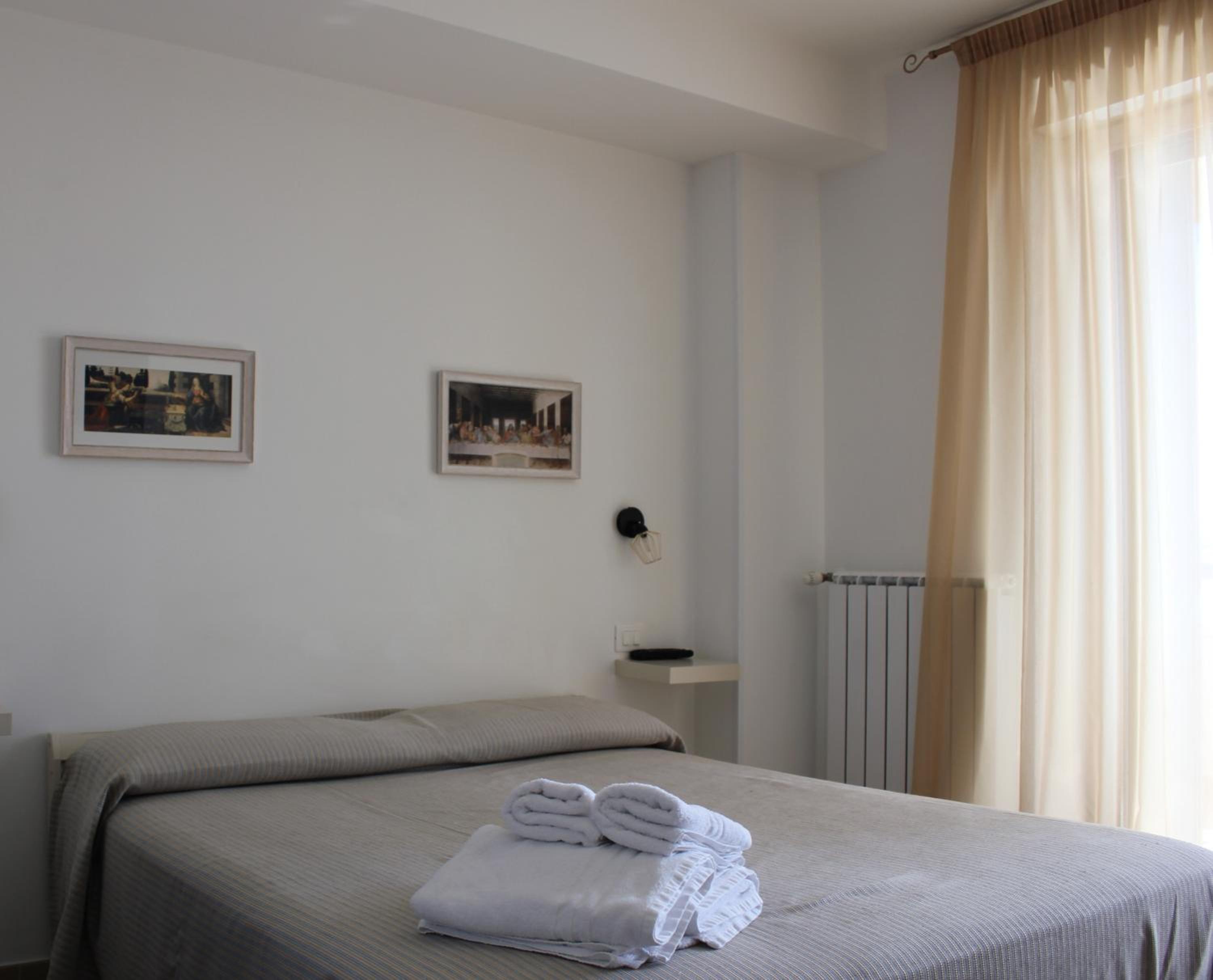 Deluxe Double Room with Balcony - Photo 2