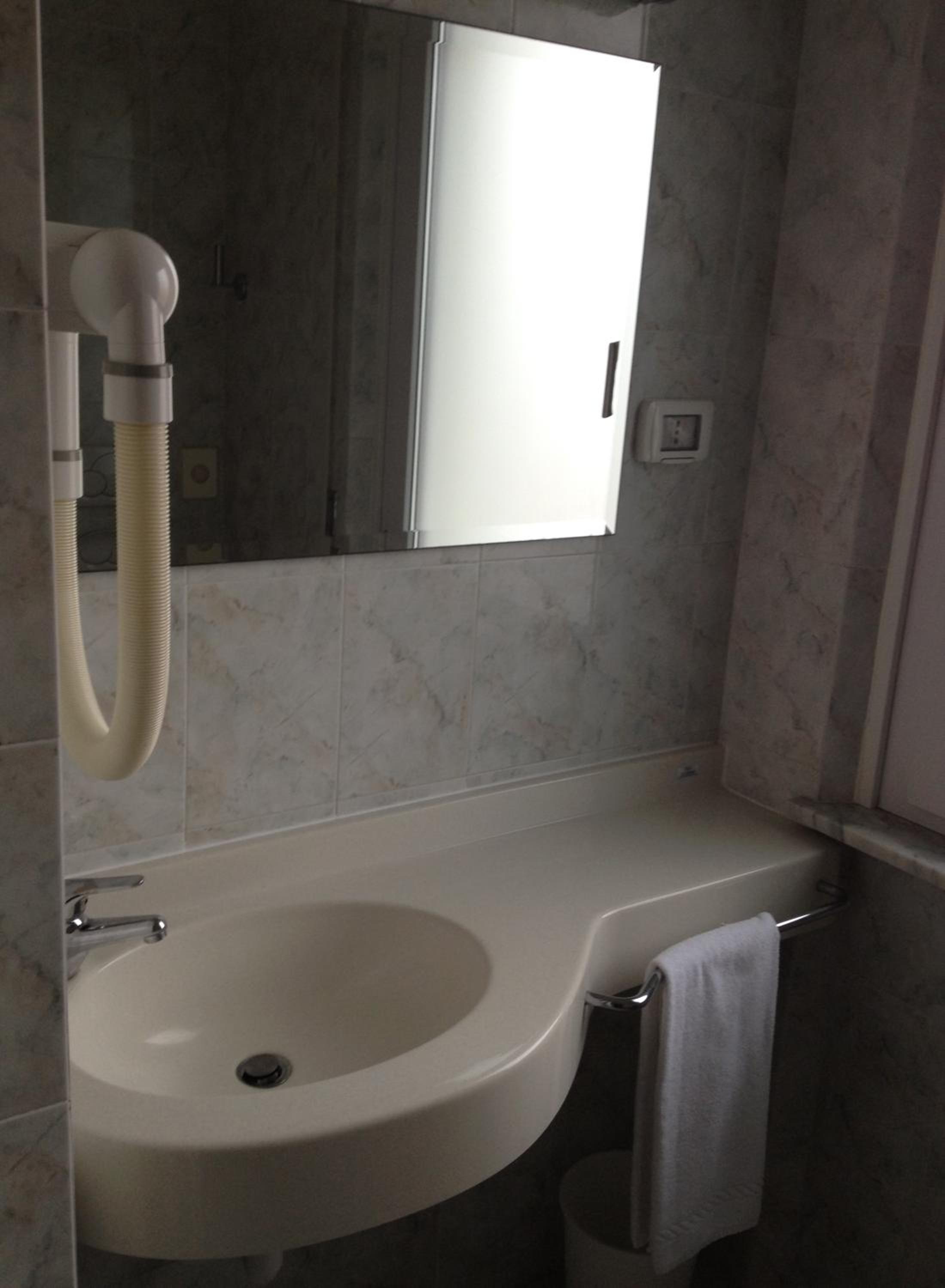 Double or Twin Room with City View photo 2
