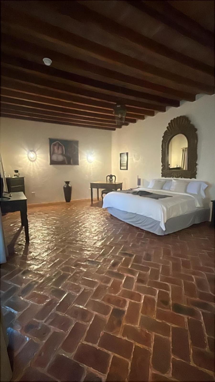 Deluxe King Suite