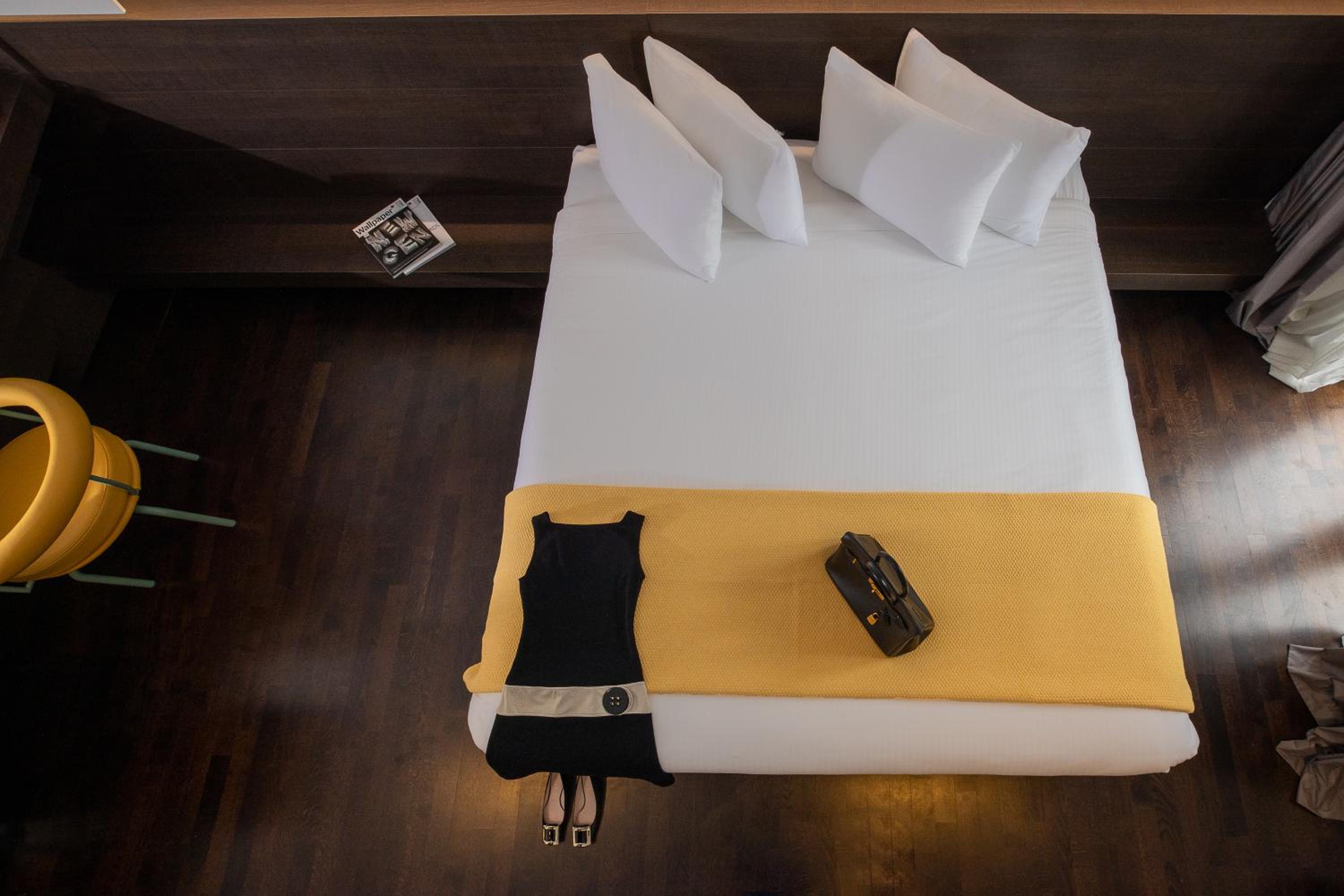 Executive Double Room thumbnail 5