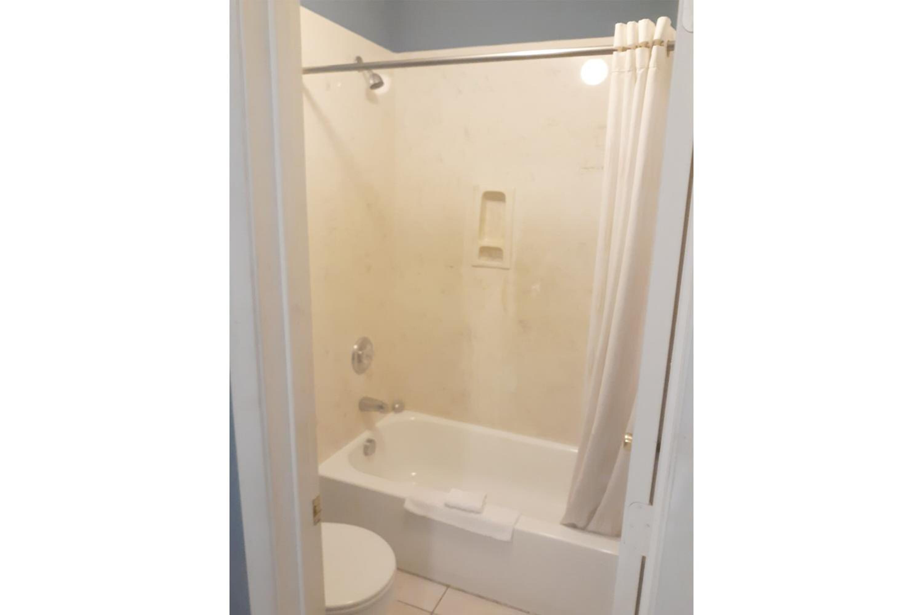King Room - Disability Access photo 2